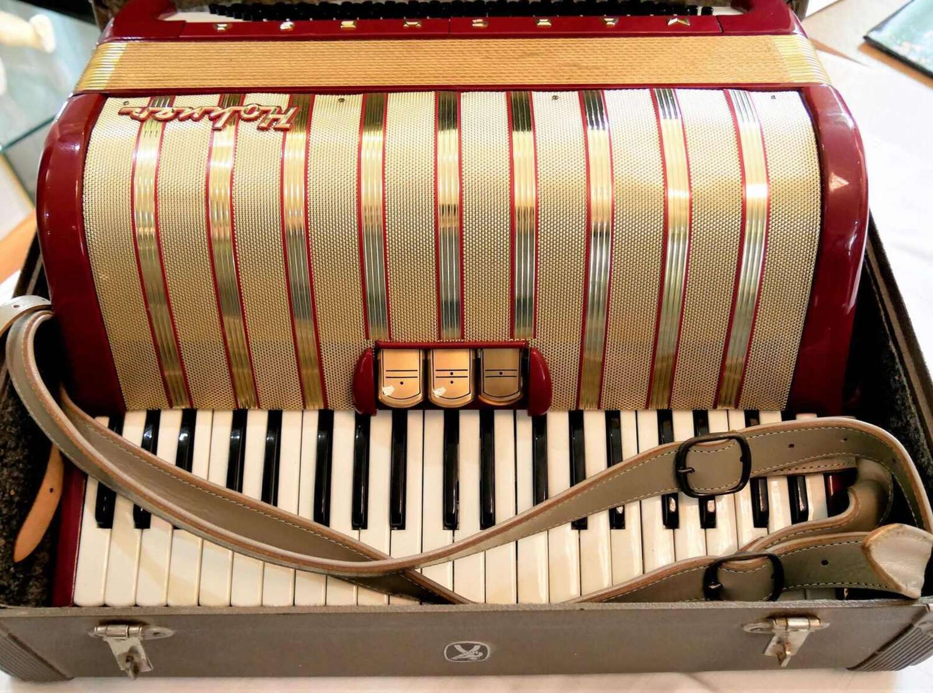 Hohner Akkordeon Modell Marchesa. Im Koffer. Guter Zustand. Hohner accordion model Marchesa. In the