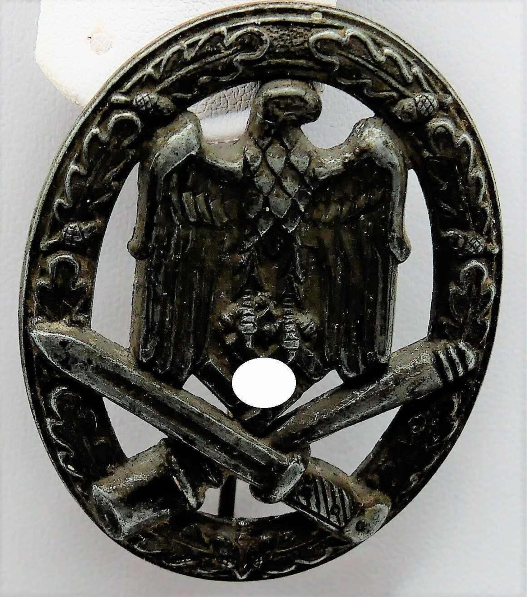Allgemeines Sturmabzeichen der Deutschen Wehrmacht, hohlgeprägt. Haken an der Nadel fehlend, sonst - Image 4 of 4