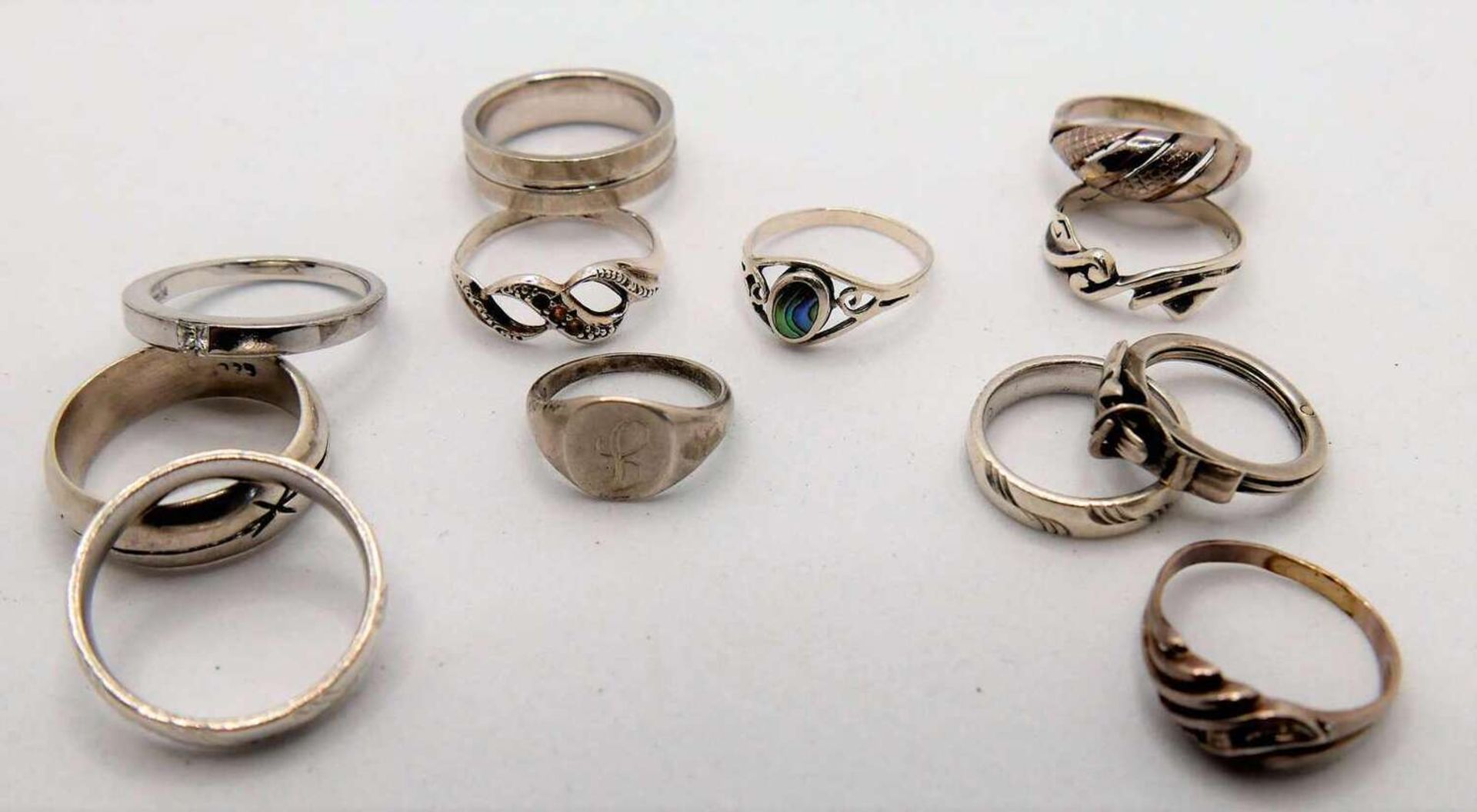 Lot Silberringe, verschiedene Modelle. Insgesamt 12 Stück. Gewicht ca. 37,3 gr Lot of silver rings,