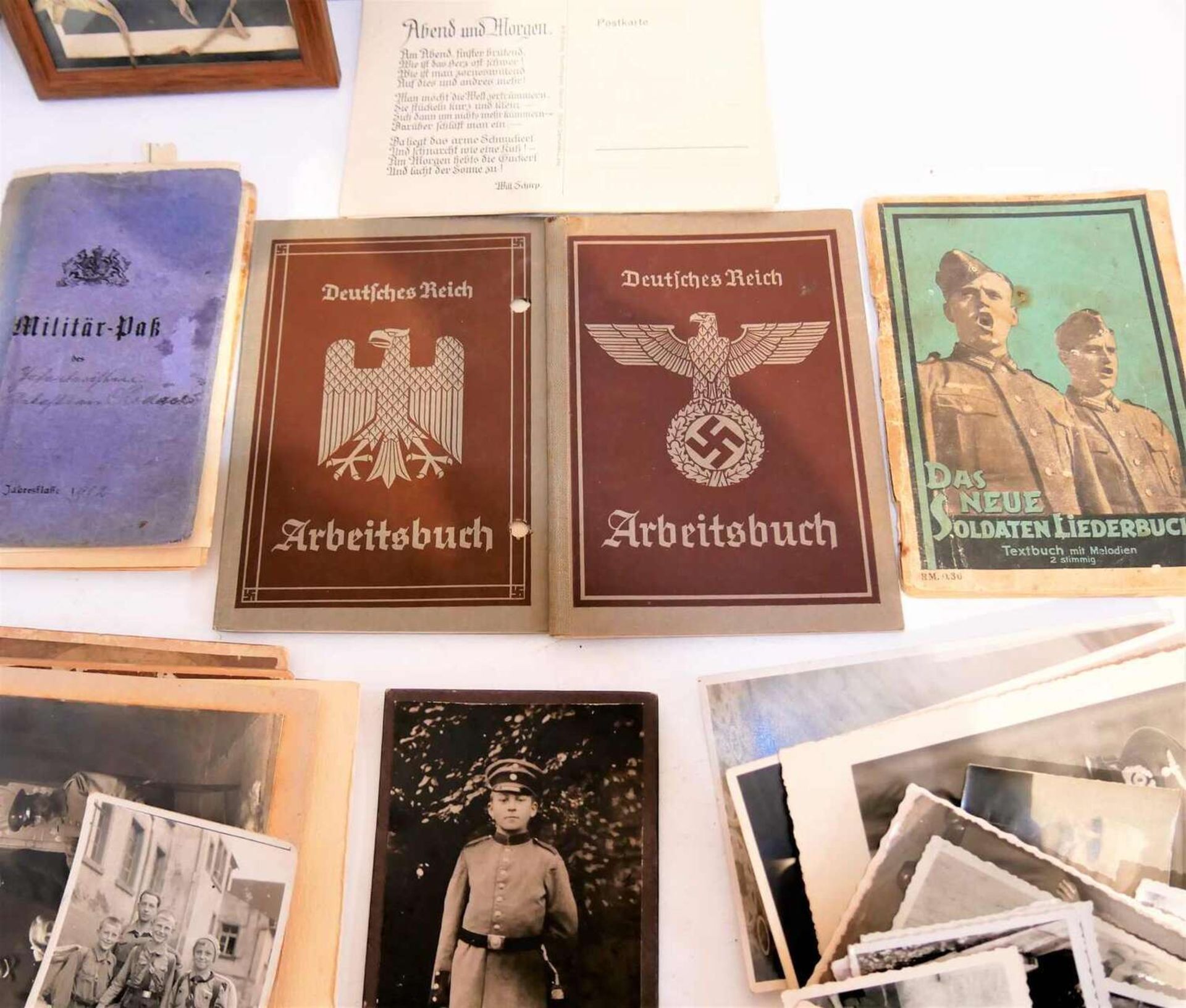Lot Militaria, dabei Militärpass Kaiserreich, Arbeitsbücher 3. Reich, viele Soldatenfotos 2. - Bild 2 aus 3