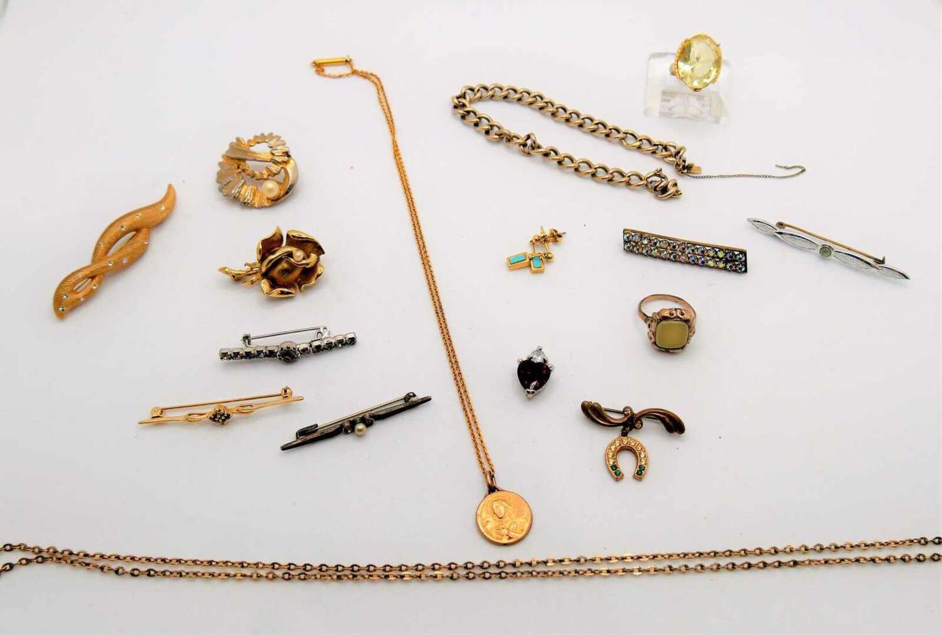 Lot Modeschmuck, meist American Double, dabei Ringe, Broschen, etc. Lot of fashion jewelry, mostly