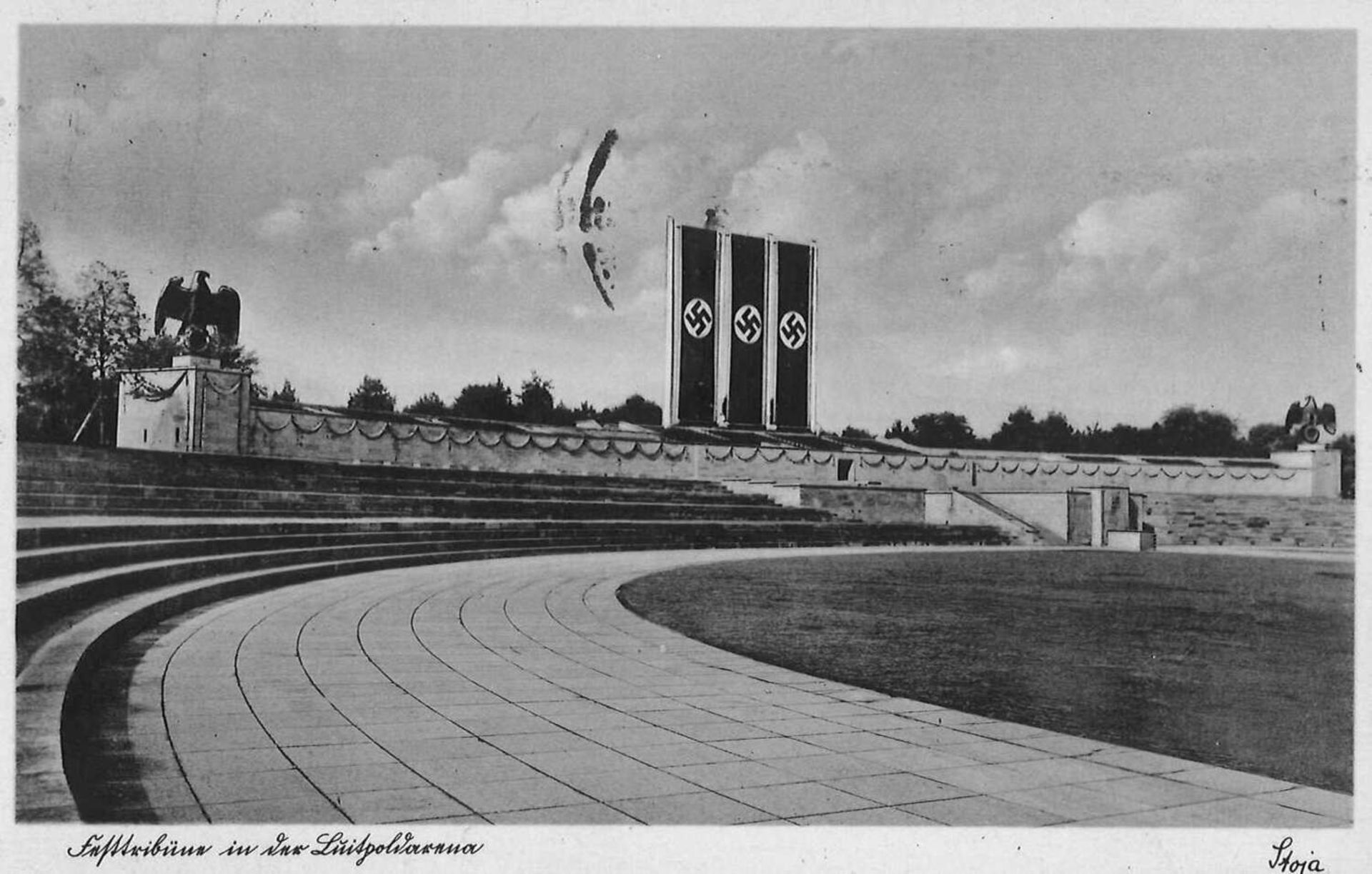 Postkarte "Stadt der Reichsparteitage Nürnberg" mit Aufkleber "Brauerei Humbser", gelaufen Postcard