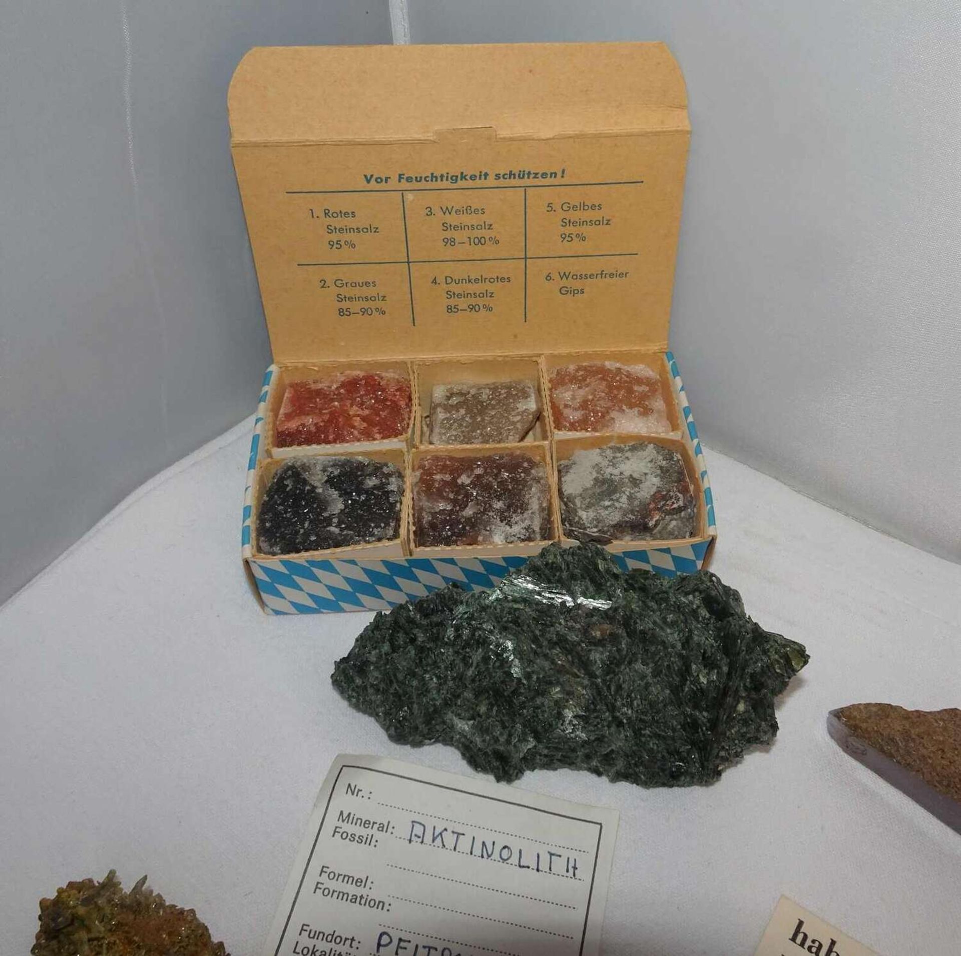 Lot Edelsteine / Mineralien, dabei Selenit Narcia, Fundort: Mexiko, Aktinolith, Fundort: Pfitsch, - Bild 2 aus 6