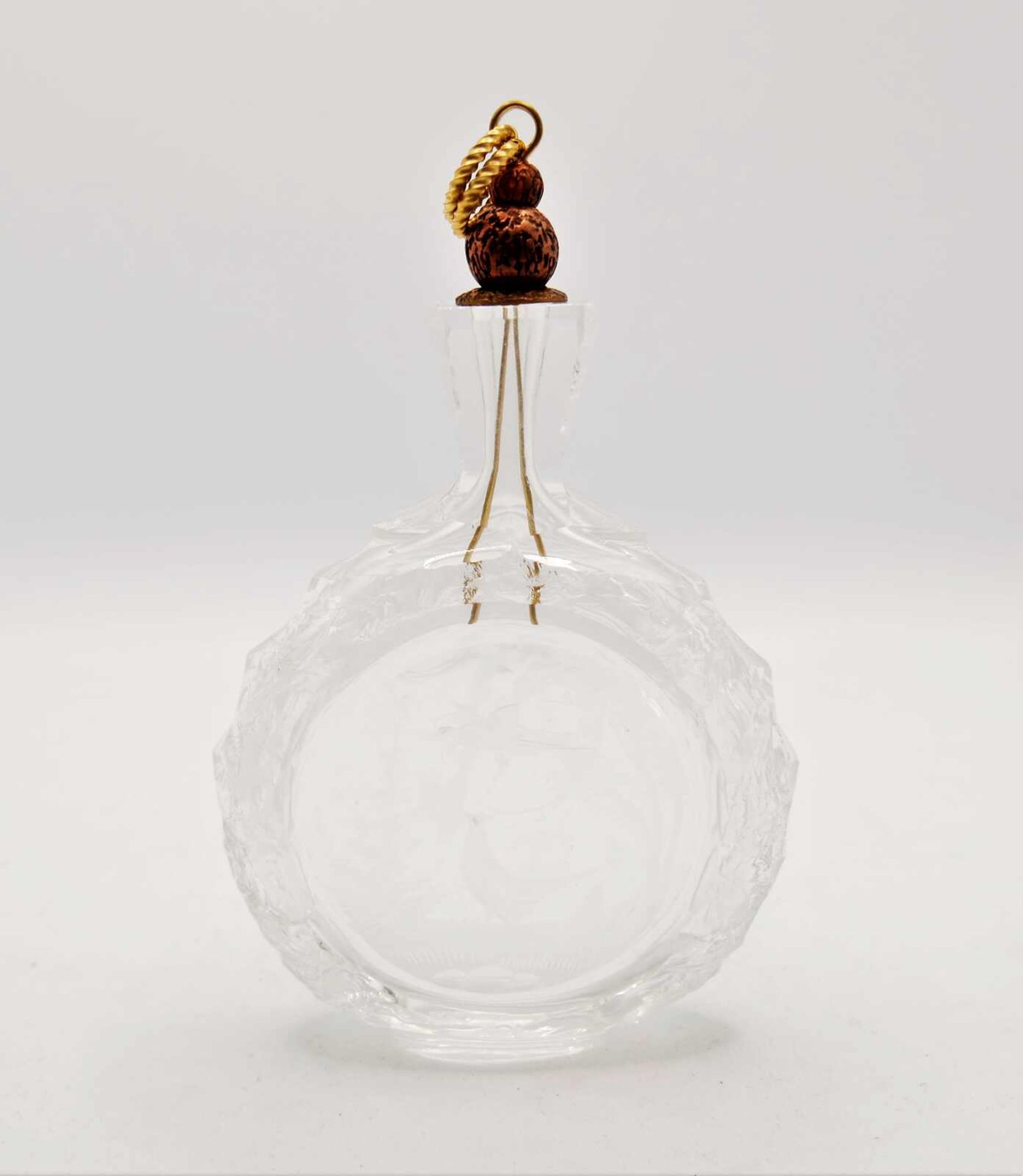 Schnupftabakflasche Glas aus Sammlung, Bixl, mit eingravierten jagdlichen Motiven, mit Stöpsel. Ba - Image 2 of 2