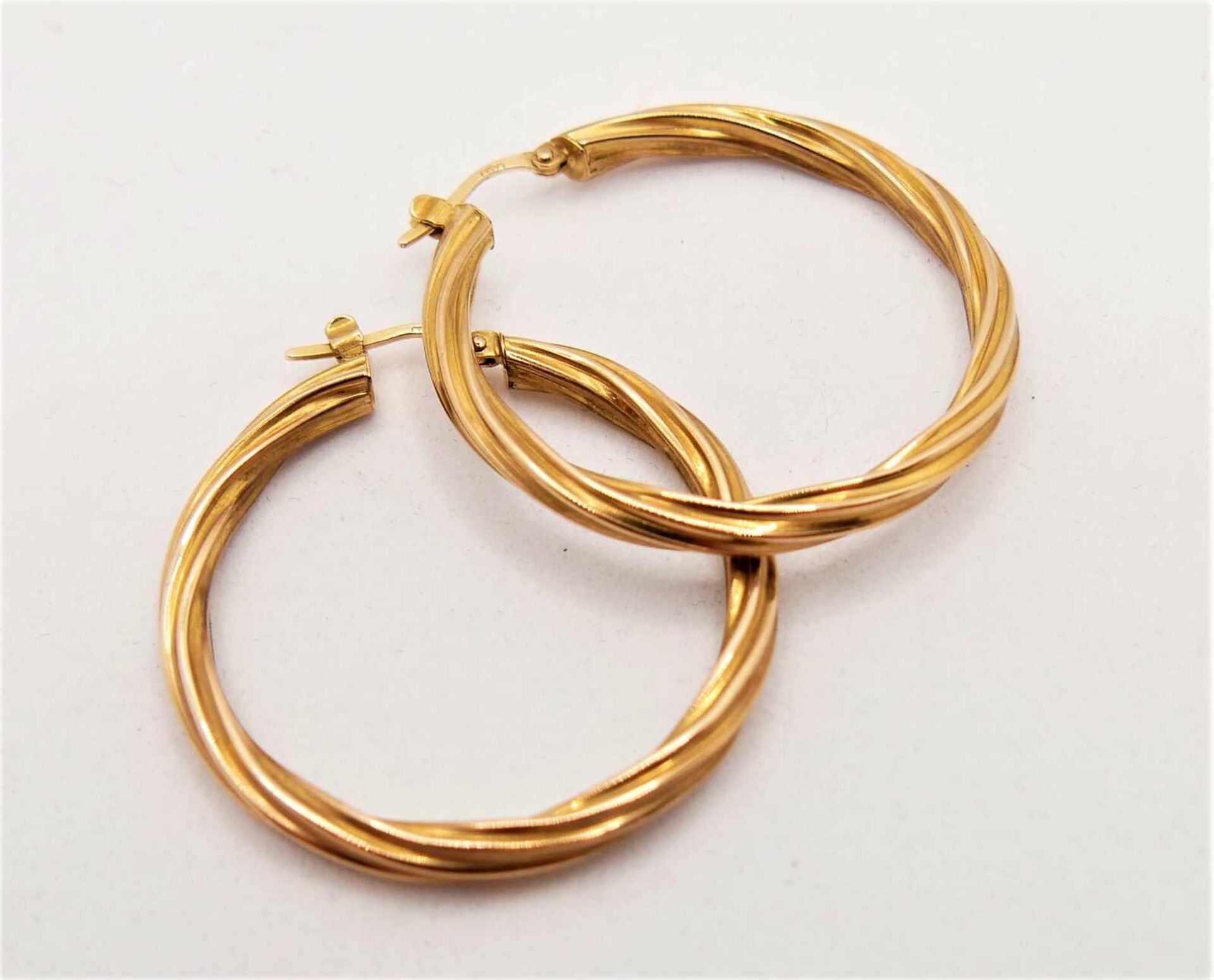 Creolen, 333er Gelbgold, Gewicht ca. 3,9 gr.Hoop earrings, 333 yellow gold, weight approx. 3.9 g. - Image 2 of 2