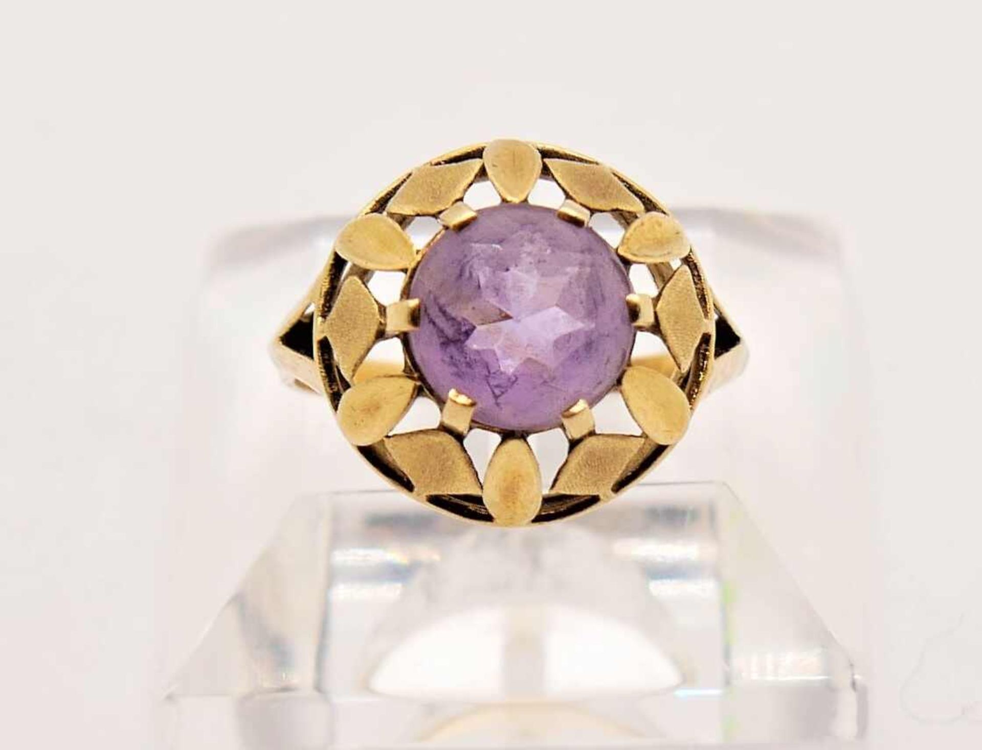 Damenring, 585er Gelbgold, besetzt mit 1 Amethyst. Ringgröße 59,5, Gewicht ca. 3,9 grLadies ring,