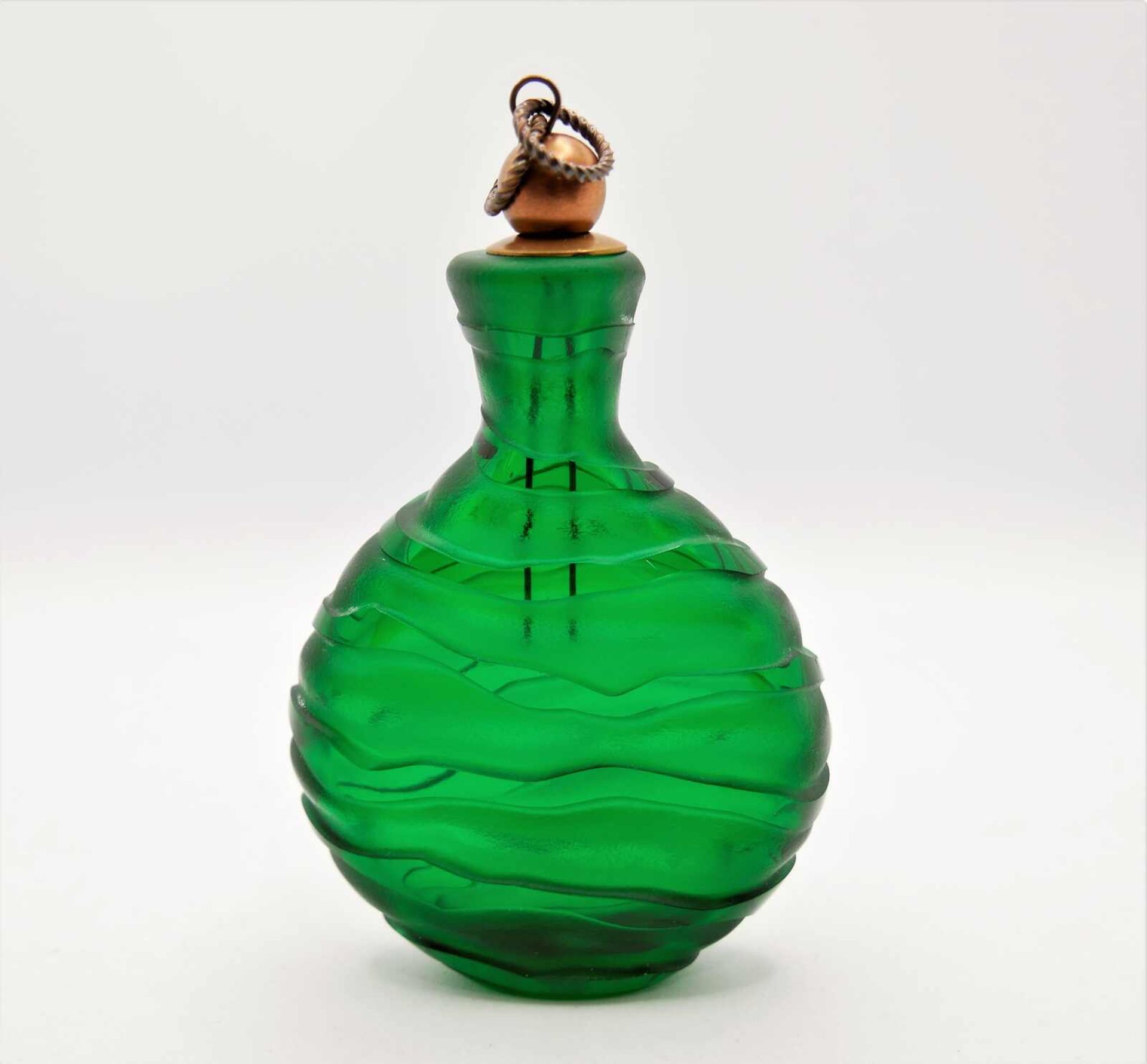Schnupftabakflasche Glas aus Sammlung, Bixl, grün, mit Stöpsel. Bayrischer Wald. Höhe ca. 13 cm. - Image 2 of 2