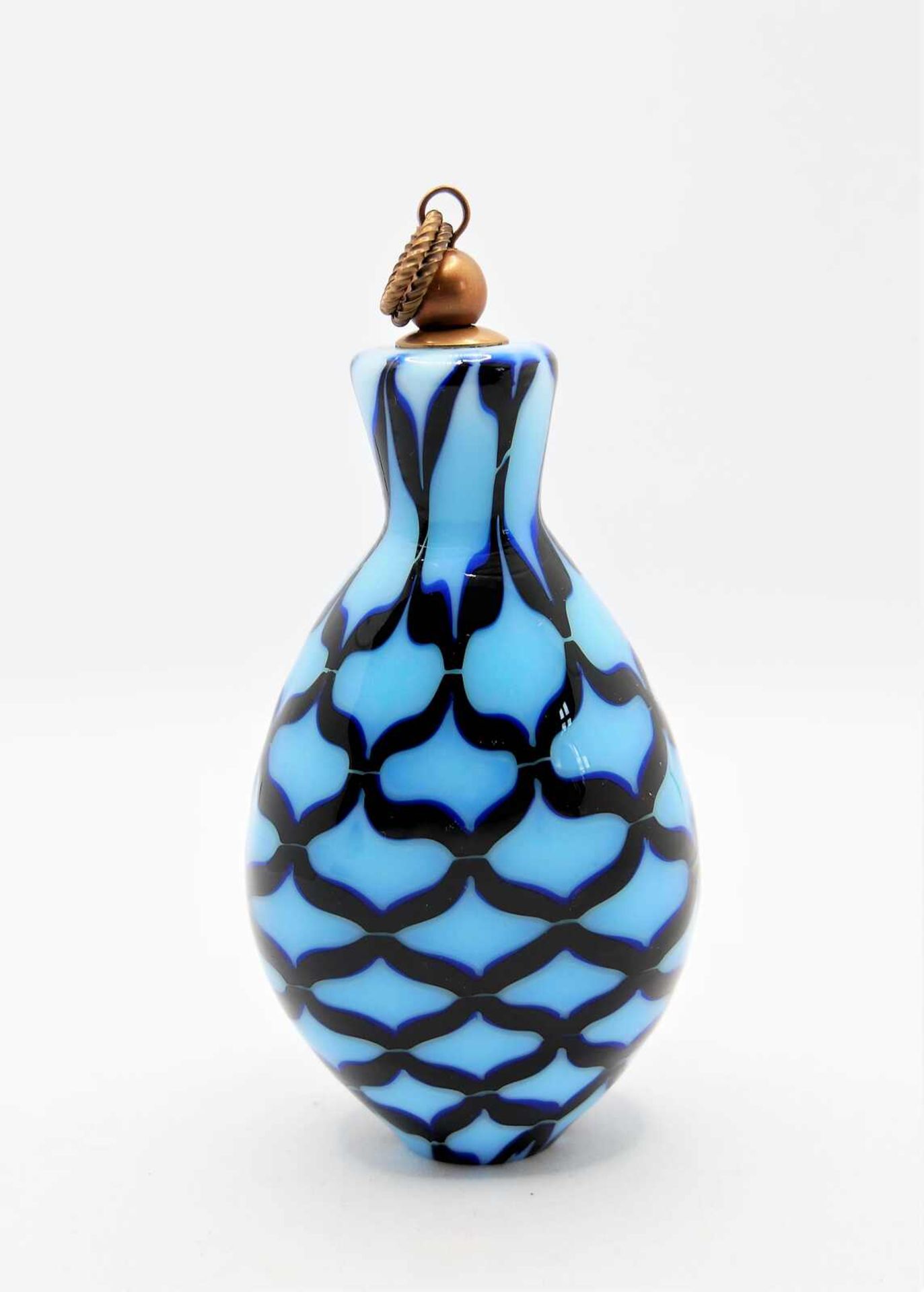 Schnupftabakflasche Glas aus Sammlung, Bixl, hellblau/dunkelblau/schwarz, mit Stöpsel. Bayrischer - Image 2 of 2