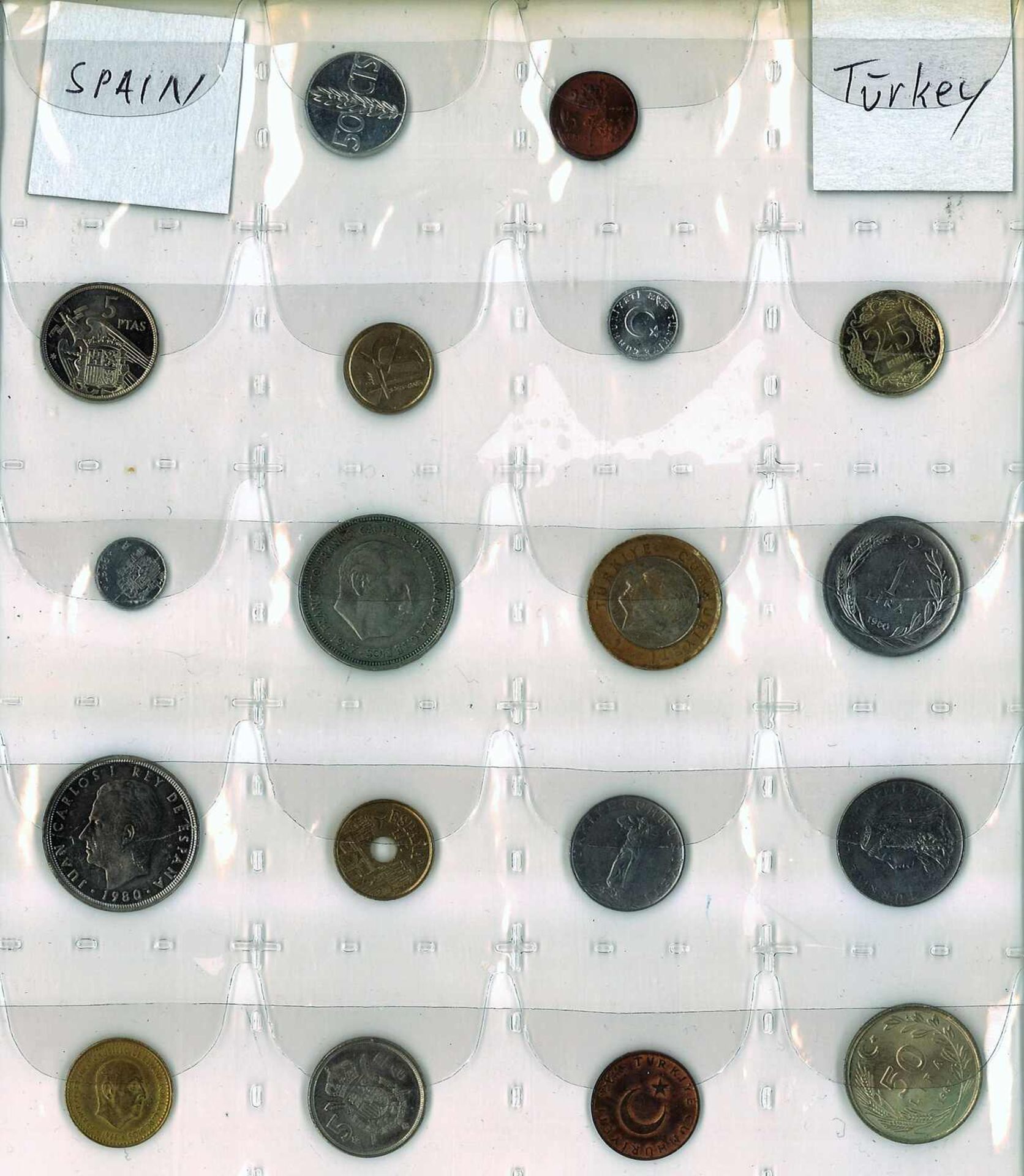 Ein Münzalbum gefüllt mit Umlaufmünzen, dabei auch ältere Stücke, meist Europa.A coin album fi - Image 3 of 4
