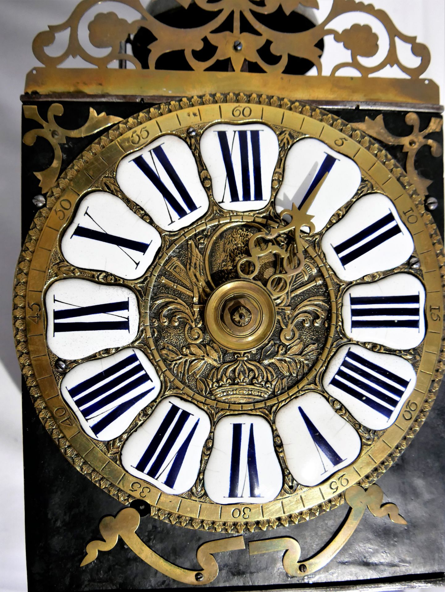 Barocke Wanduhr mit 2 Gewichten, Aufzugschlüssel und Pendel vorhanden. Emailliertes Zifferblatt (1 - Image 6 of 6