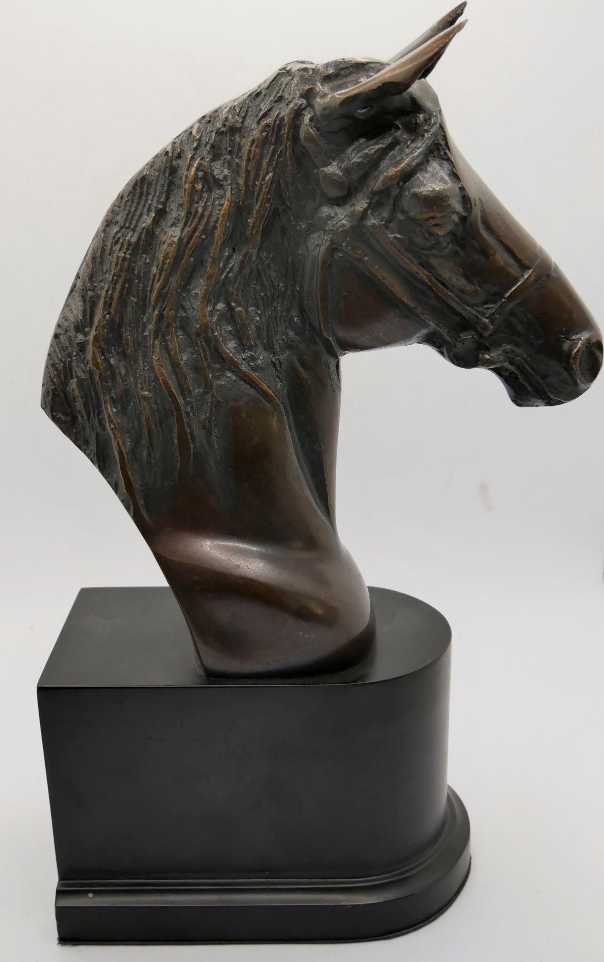 unbekannter Künstler, Bronzefigur Pferdekopf auf Sockel. Gesamtmaße: Höhe ca. 30 cm, Tiefe ca. 14 - Image 3 of 3