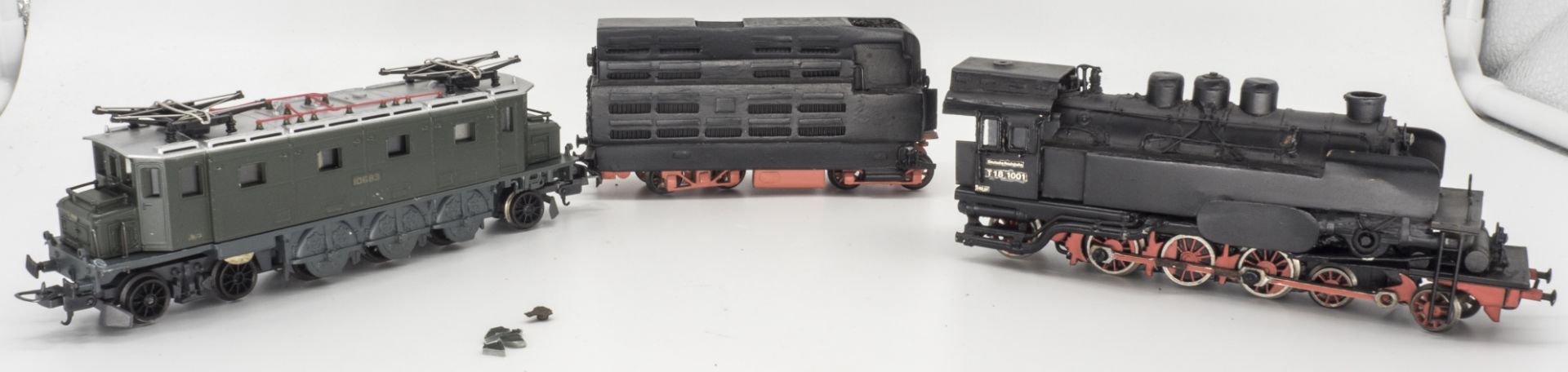 Zwei Lokomotiven: 1 x Lima E - Lokomotive 10683, Gehäuse defekt und 1 x Dampflokomotive BR T 18 - Image 5 of 6