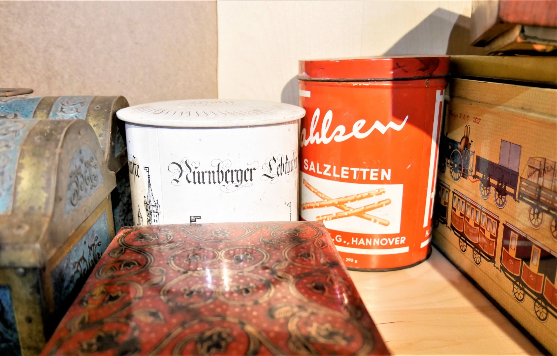 Lot alte Blechdosen, dabei Nürnberger Lebkuchen, Bahlsen Salzletten etc. - Image 2 of 2
