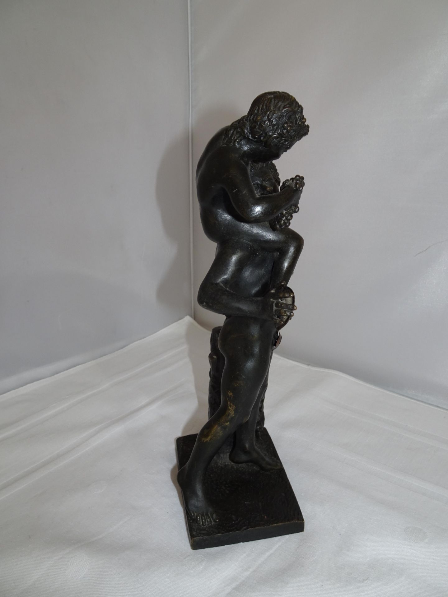 Bronzefigur Giorgio Sommer Napoli (1834-1914) "Baccus mit Jüngling", signiert. Höhe ca. 24 cm, - Image 6 of 6