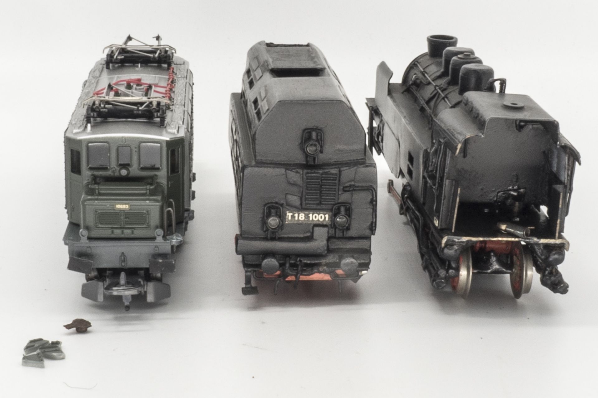 Zwei Lokomotiven: 1 x Lima E - Lokomotive 10683, Gehäuse defekt und 1 x Dampflokomotive BR T 18 - Image 6 of 6