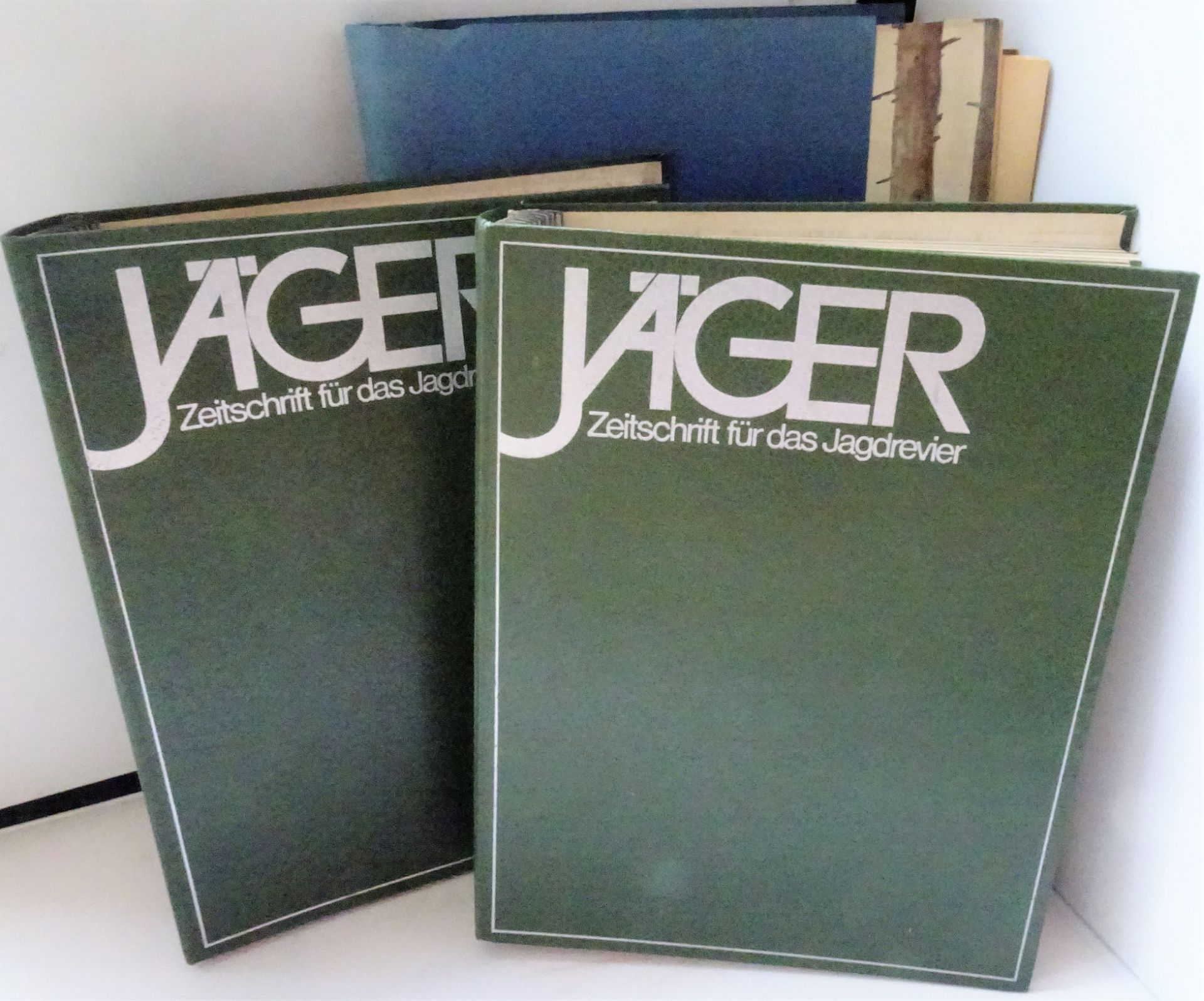 Jäger - Zeitschrift für das Jagdrevier, gebunden. Jahrgang 1976, 1977 und verschiedene Zeitschriften