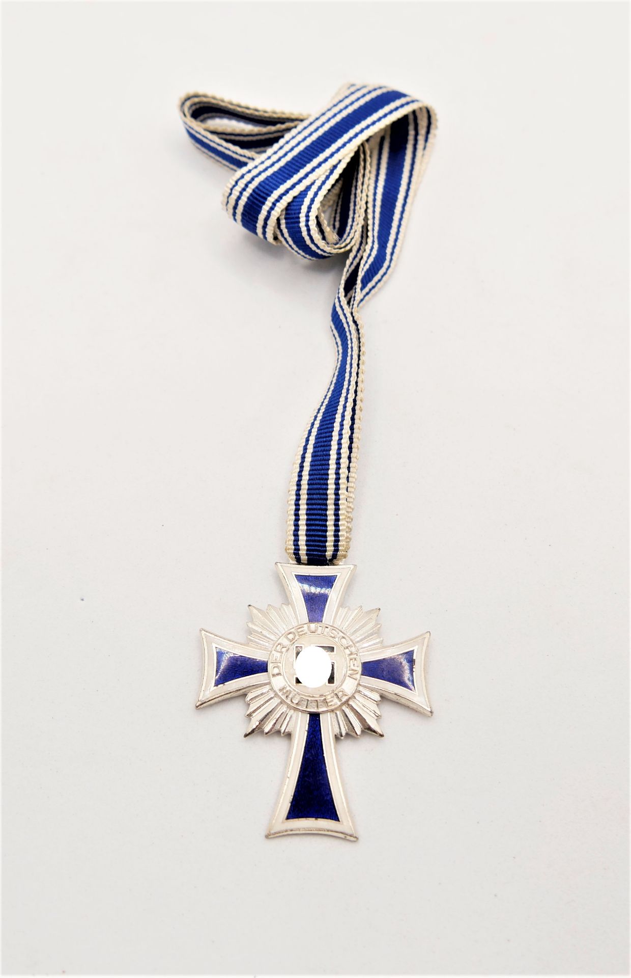 gut erhaltenes Mutterkreuz in Silber am Band mit Original Verleihungsetui. - Image 4 of 4