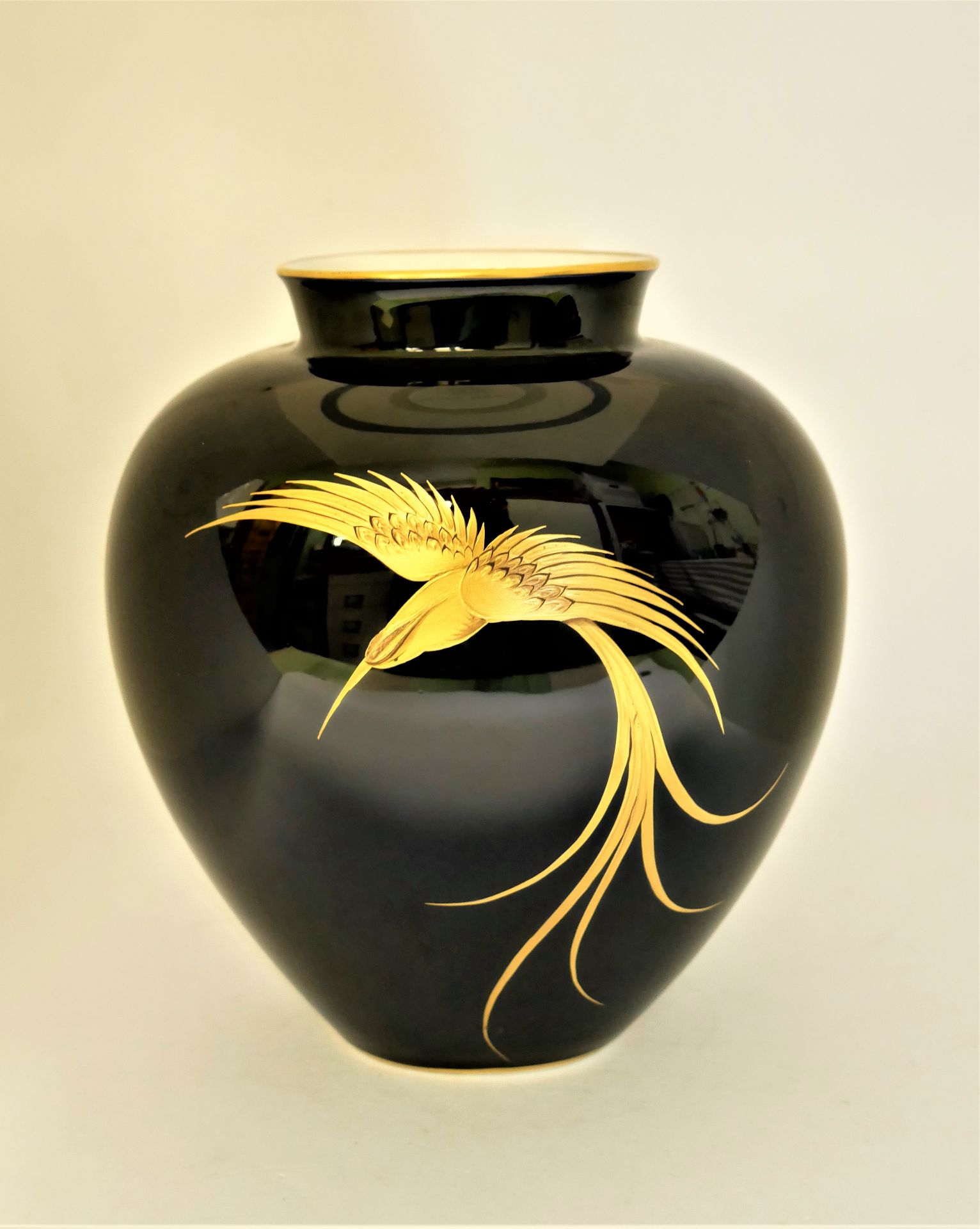 kobaltblaue Porzellanvase mit Goldbemalung, "Paradiesvogel", Fa. Heinrich, handgemalt Baumgärtel