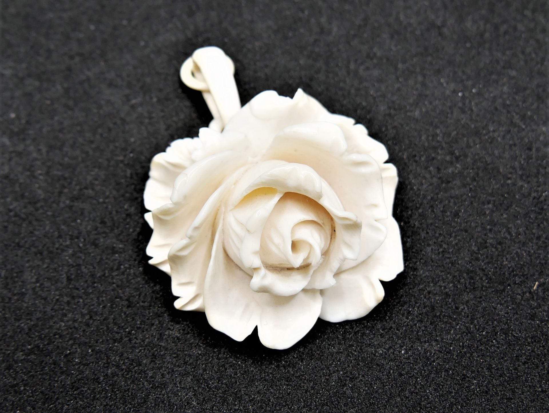 Erbacher-Anhänger, große "Rose" Elfenbein, um 1910, Höhe ca. 6 cm, Breite ca. 5 cm - Bild 2 aus 4