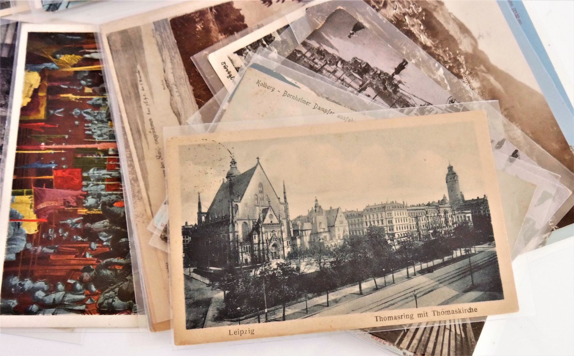 über 40, meist kleinformatige Postkarten Europa, dabei aber auch viel ehemaliges Ostdeutschland. - Image 2 of 2