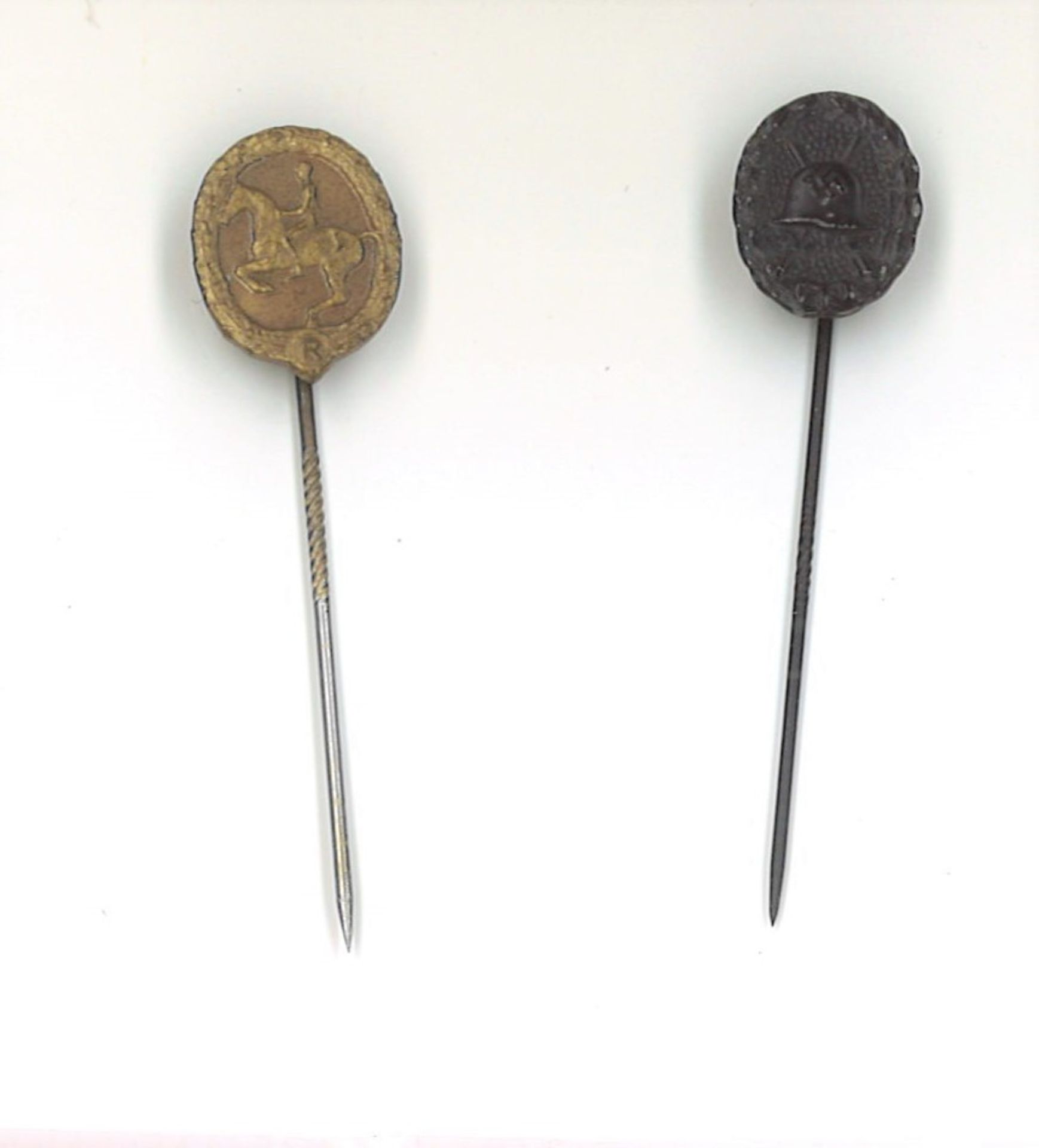 2 Miniaturnadel / Abzeichen, 1x R.A.R. Reiterabzeichen 3. Reich in Bronze, Hersteller L. Chr.