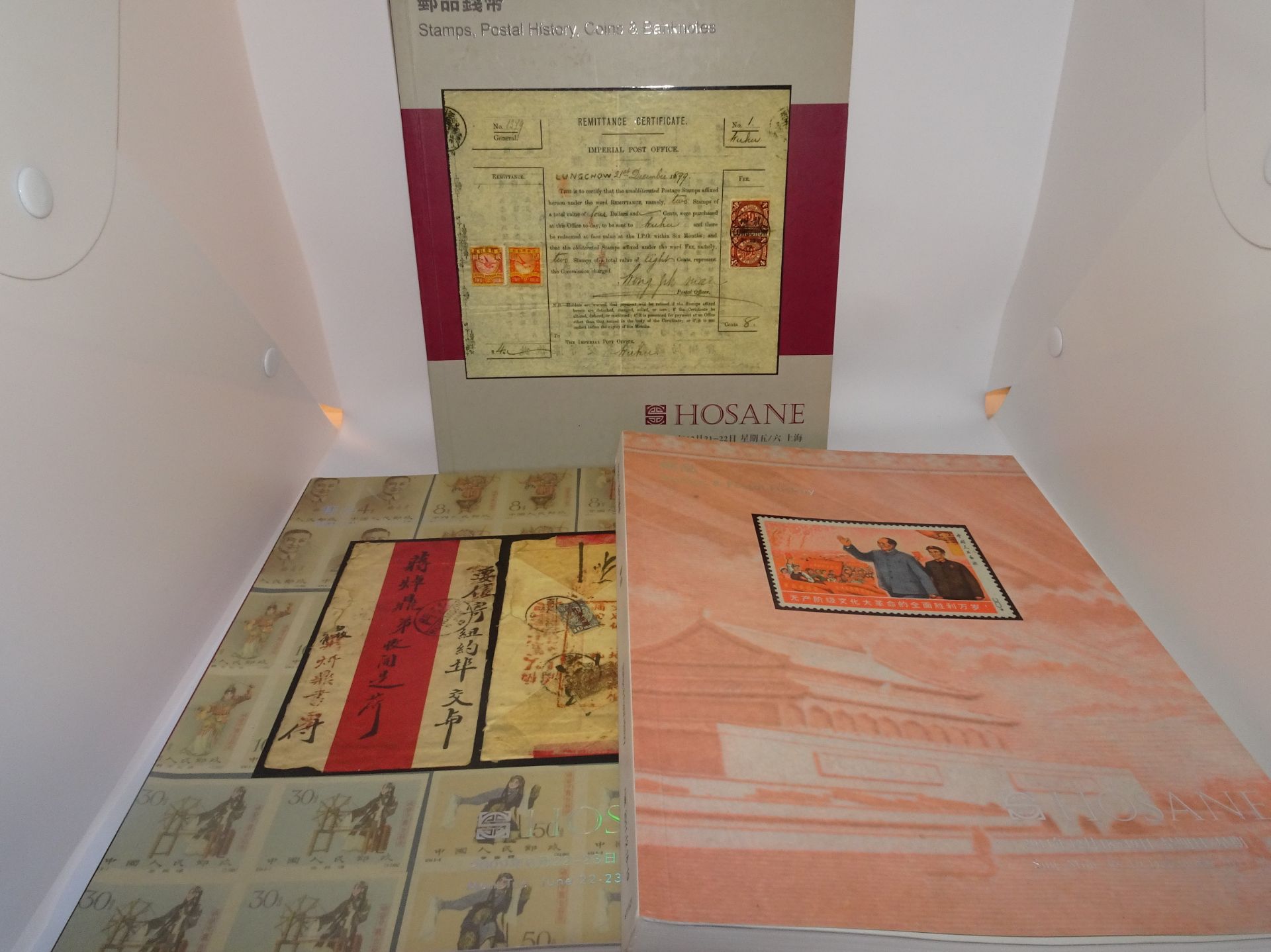 3 Briefmarken Auktionskataloge China, "HOSANE Auction" 2007/2009 und Jahrgang 2011. Sehr guter