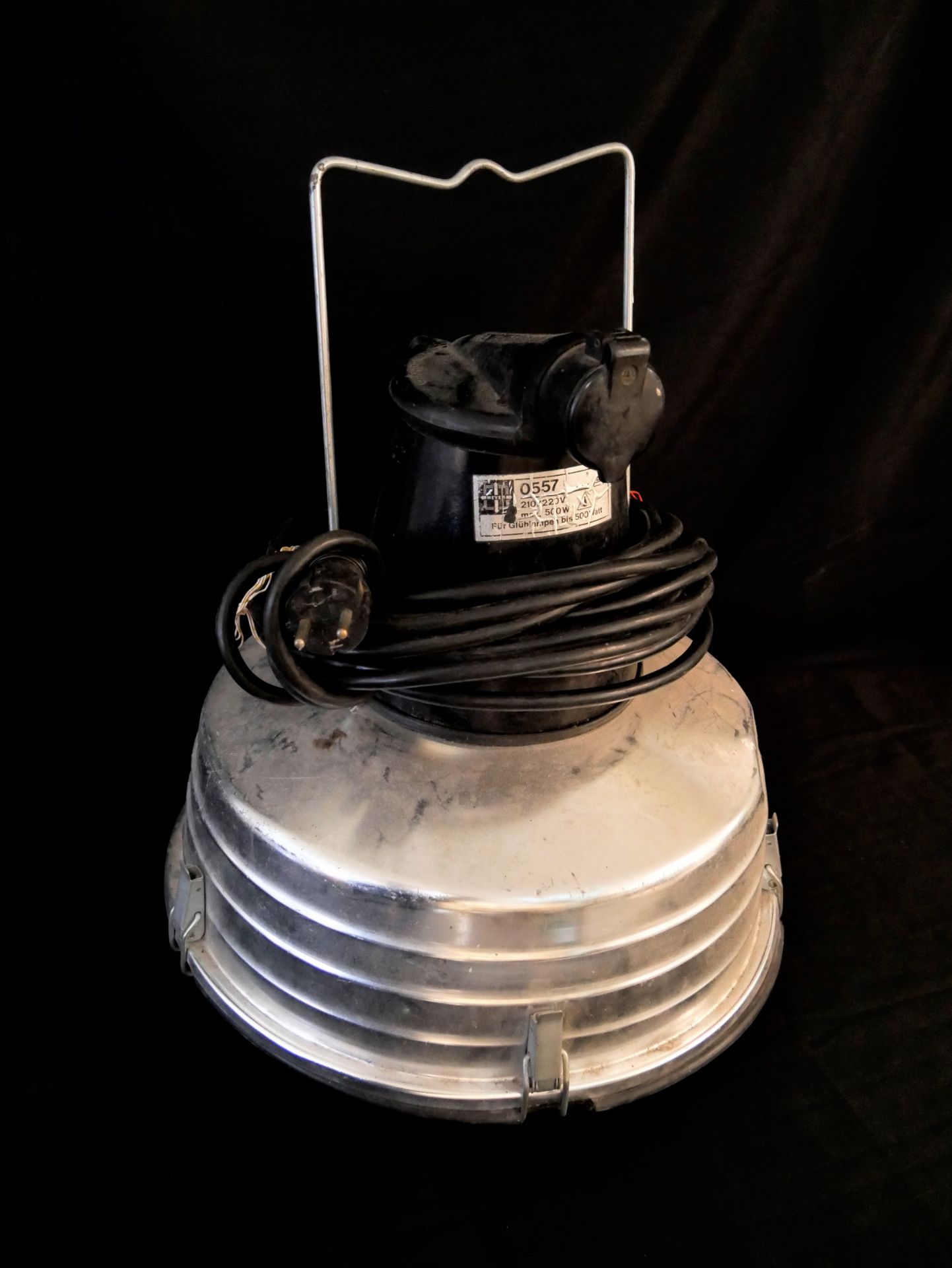 Meyer Lampe, Modell 0557, 210/220 W. Zulässige Belastung, max 10 A Gleichstrom, 16 A Wechselstrom.