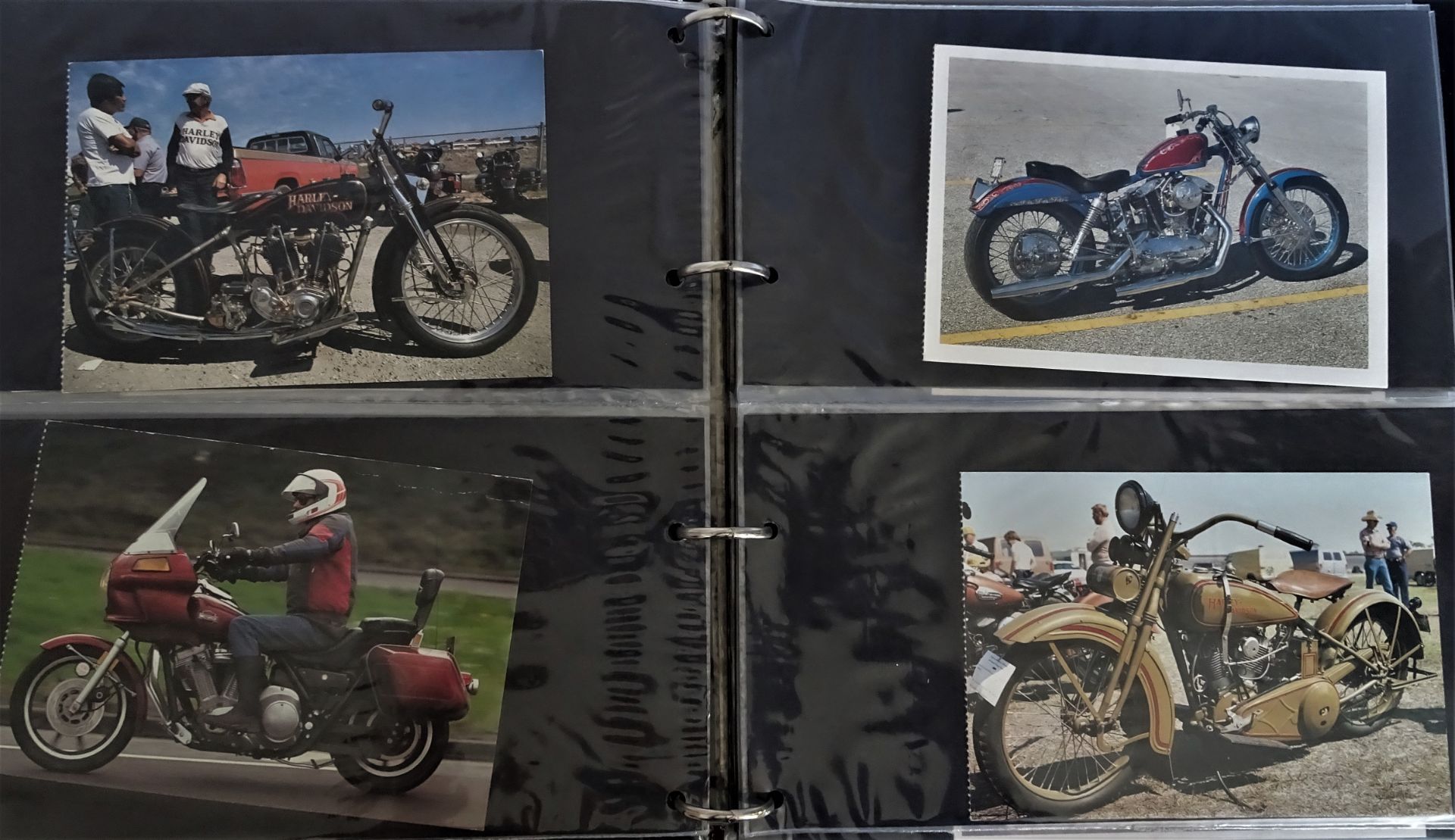 farbige Postkarten mit Motorrad-Motiven im Sammelalbum, einige Harley Davidson Motive, 61 Stück.