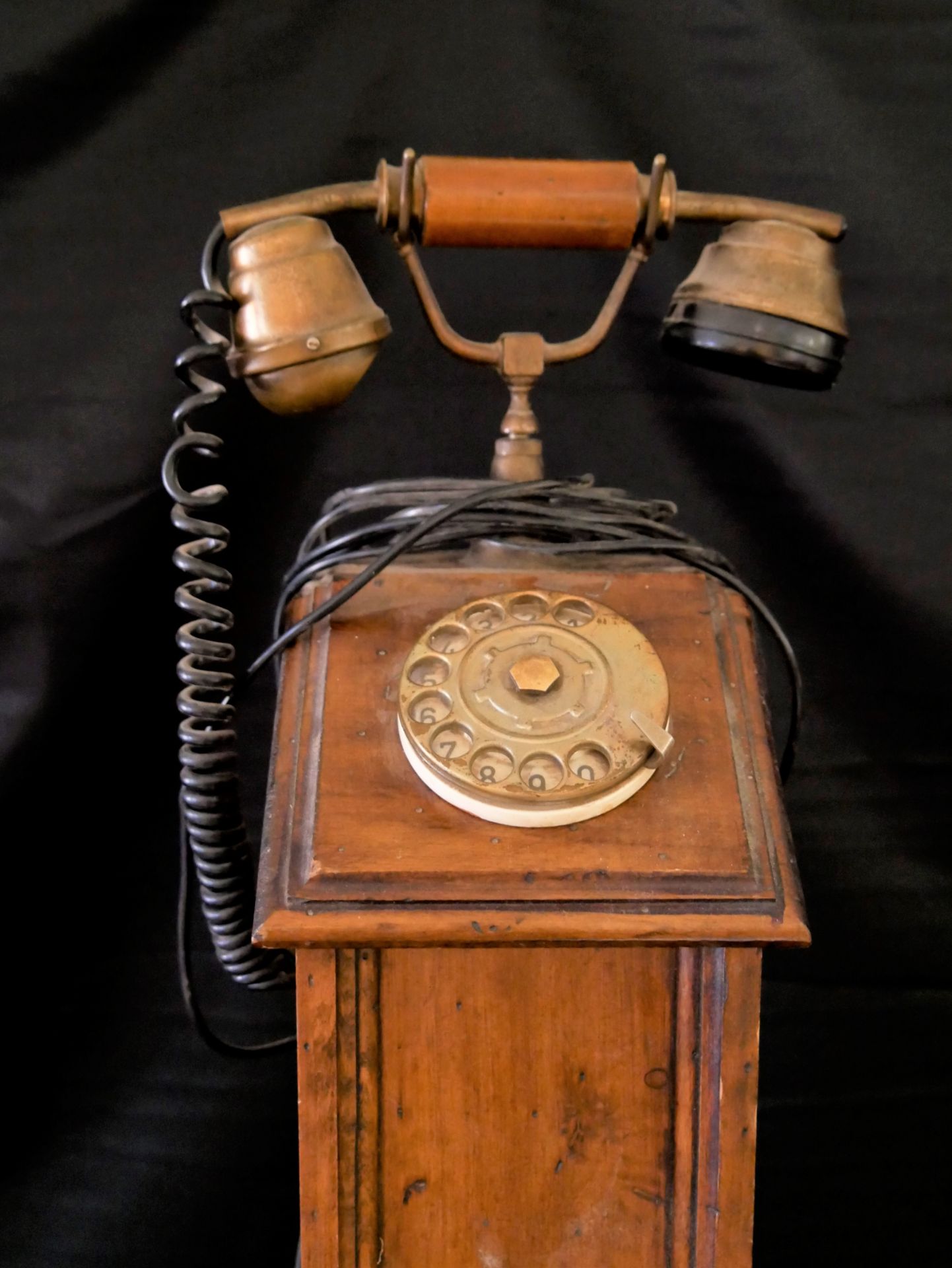altes Standtelefon mit Holzaufbau. Funktion nicht geprüft. Höhe ca. 96 cm - Image 2 of 3