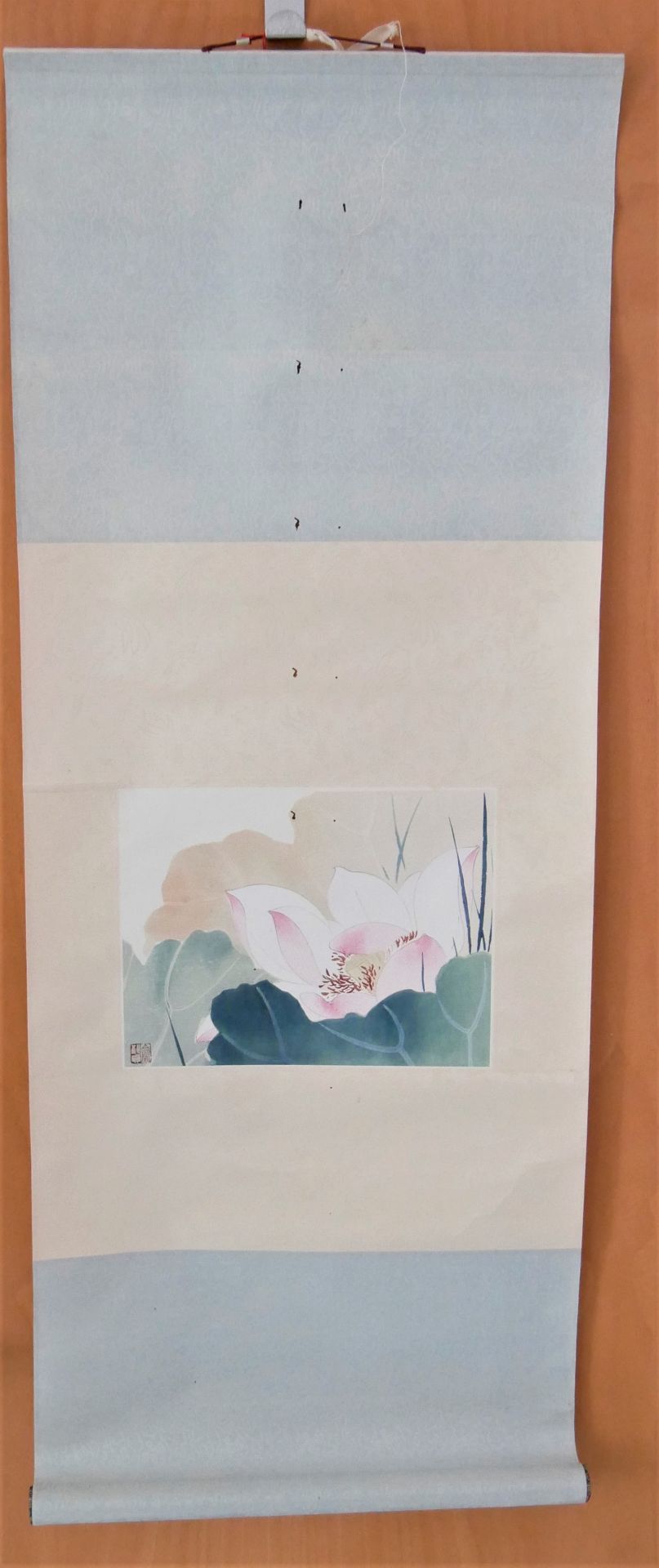 Yu Chih-chen (1965-) - Lotus Flower, Aquarell auf Papier, auf Rolle. Hier Fraßstellen.