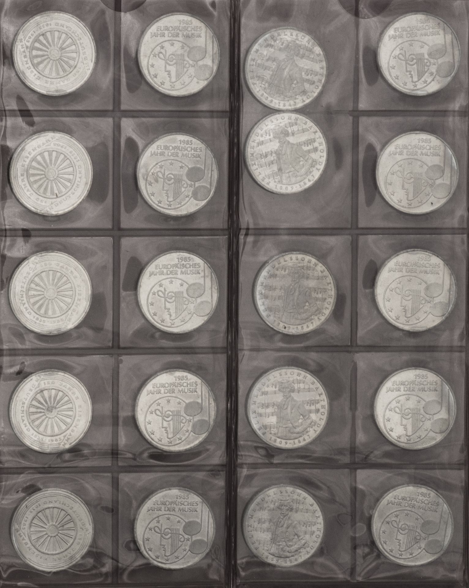 BRD, Sammlung aus 130 Stück 5.- DM - Münzen. Im Sammelalbum. - Image 3 of 7