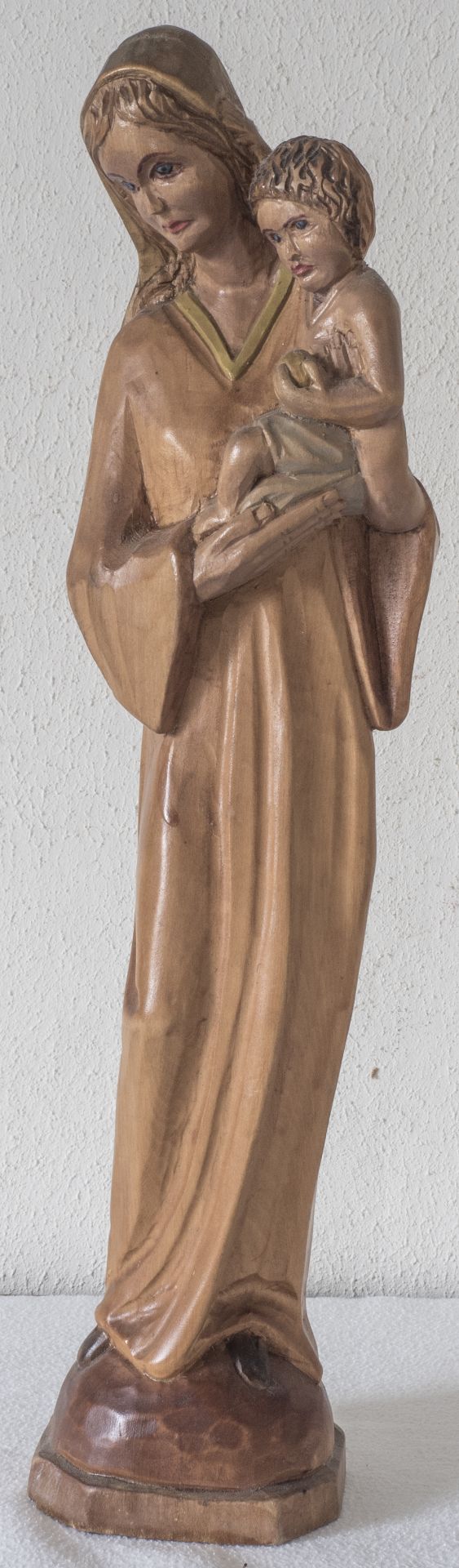 Holzfigur "Madonna", handgeschnitzt, mehrfarbig gebeizt, Höhe: ca. 40 cm.