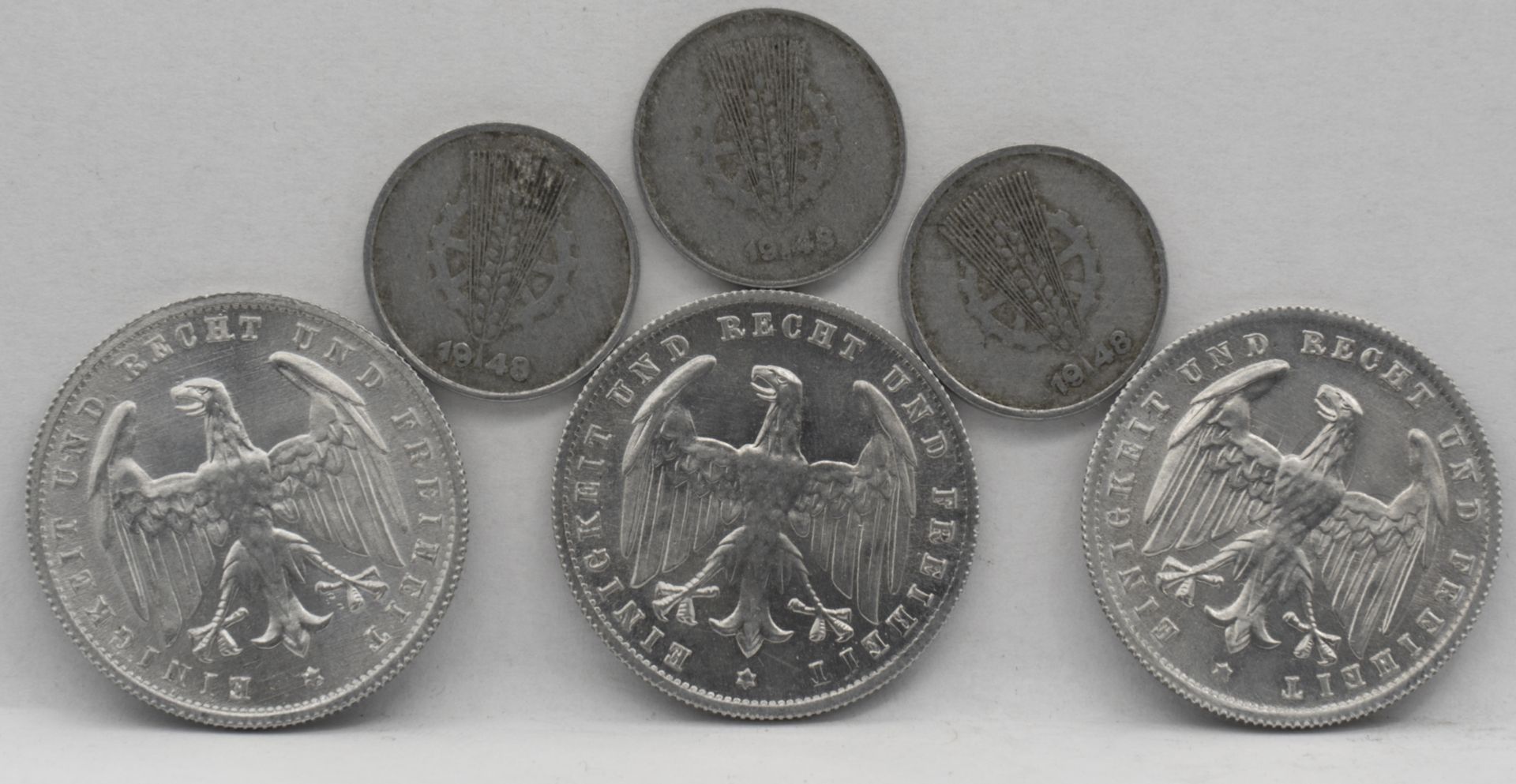 Deutsches Reich / DDR, Lot Münzen, dabei 3 x 1948 1 Pfennig und 3 x 1913 500 Mark. - Image 2 of 2