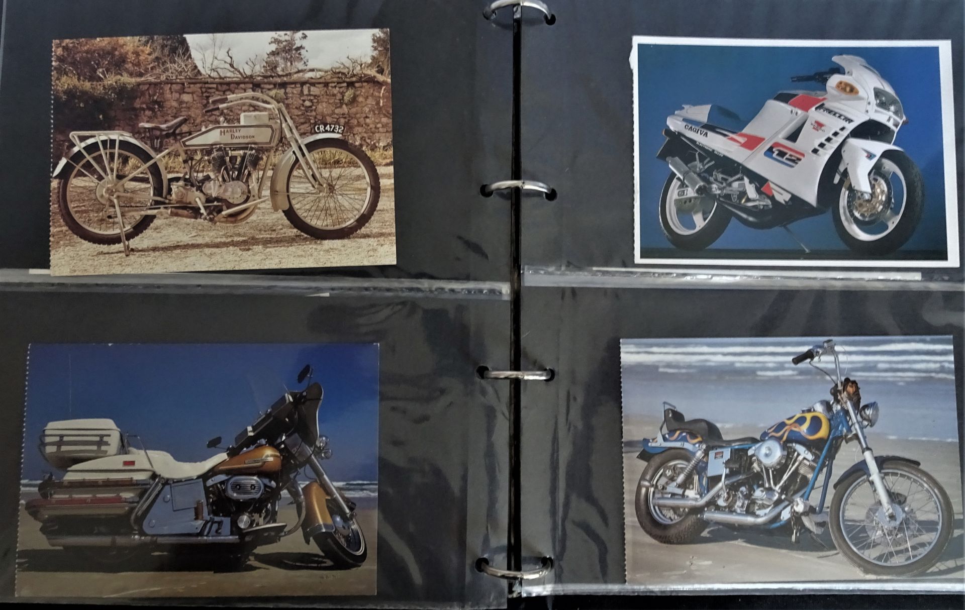 farbige Postkarten mit Motorrad-Motiven im Sammelalbum, einige Harley Davidson Motive, 61 Stück. - Bild 2 aus 3