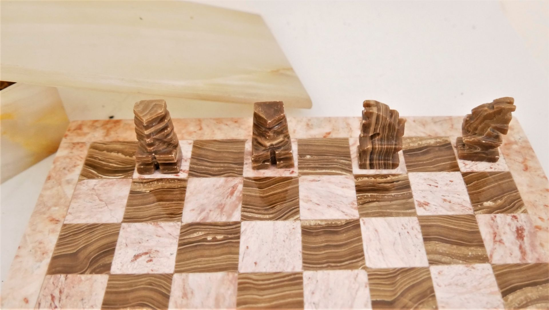 Marmorschachspiel, vollständig mit allen Spielfiguren, Maße ca. 20x20 cm. Aufbewahrungsbox ebenfalls - Image 3 of 3
