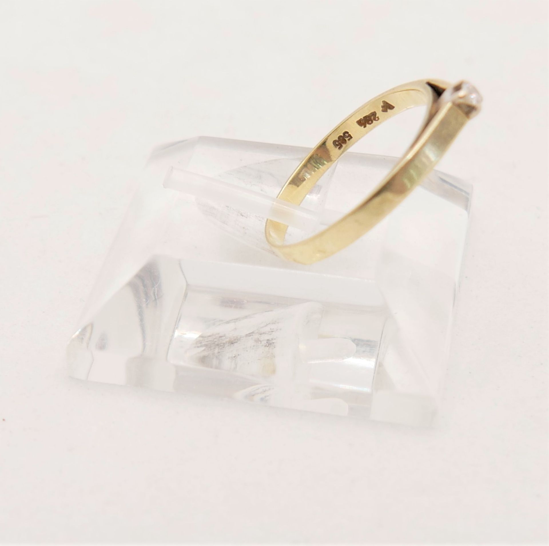 Damenring, 585er Gelbgold, besetzt mit kleinem Brillant. Ringgröße 57. Gewicht ca. 2,2 gr. - Image 2 of 2
