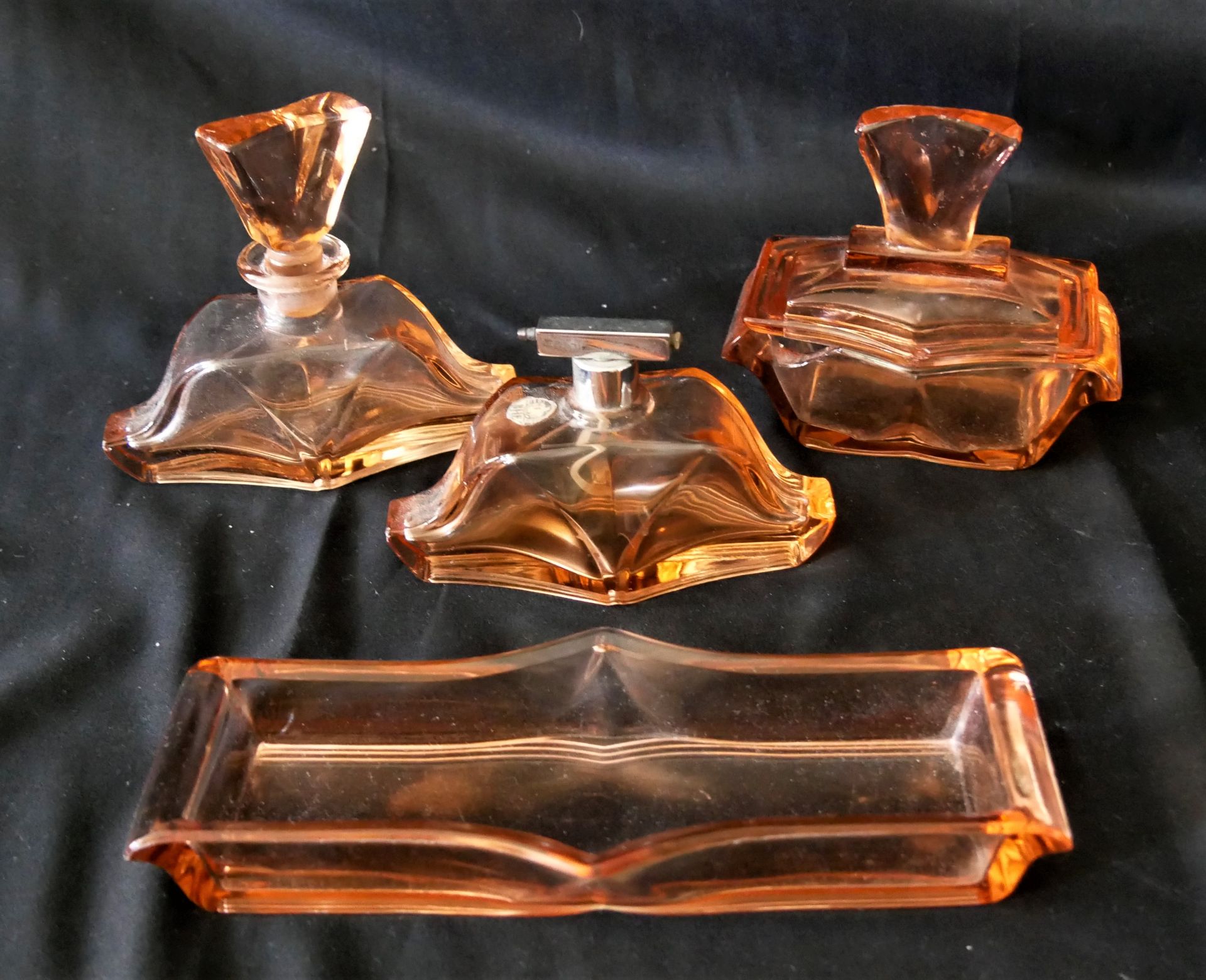 1 Lot Glas, dabei ein Parfumset, sowie 2 Taschentuchschalen, wohl Böhmen 1880 etc. - Image 2 of 2