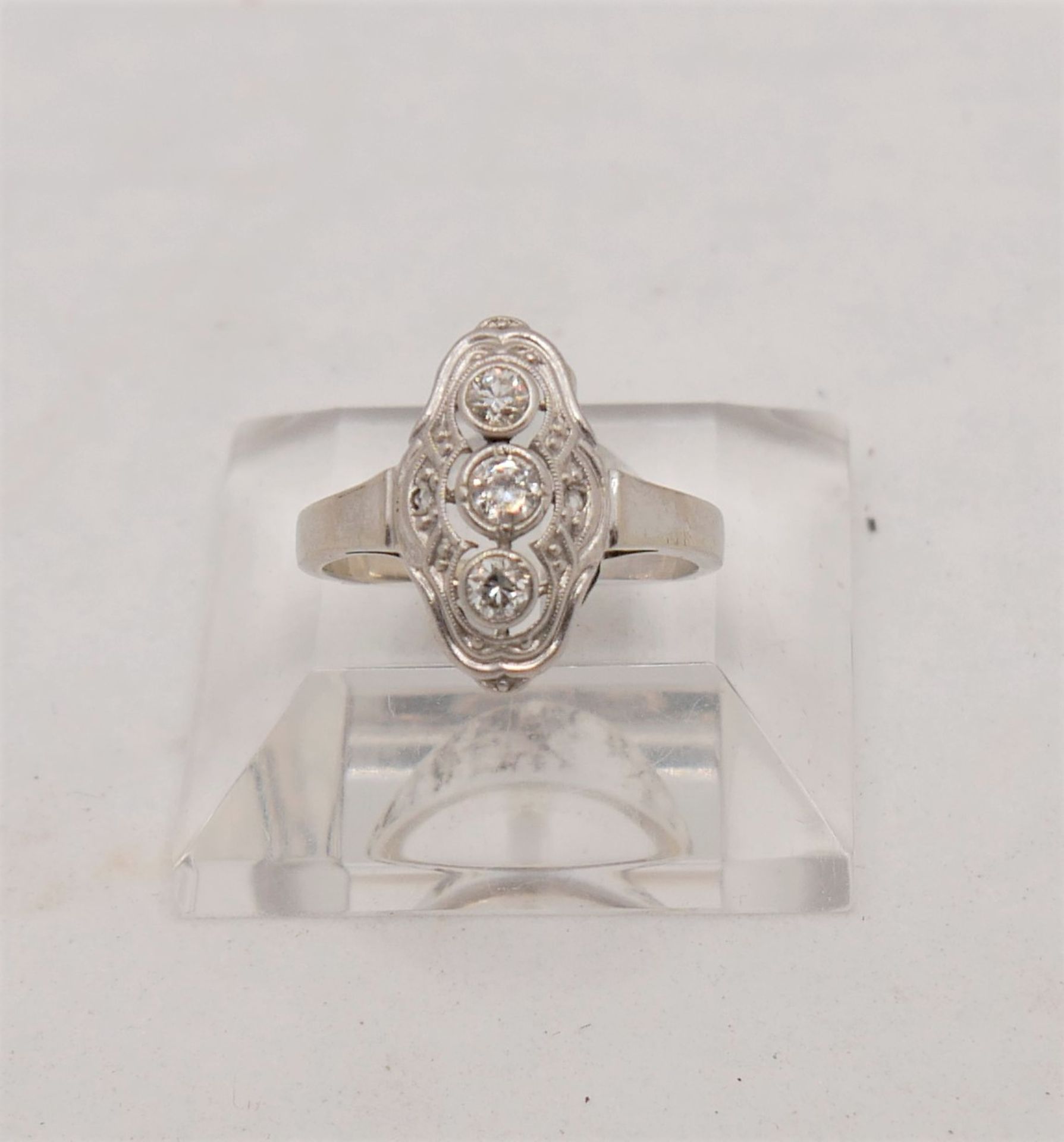 Art Deco Damenring, 585er Weißgold mit 3 Diamanten besetzt. Ringgröße 54. - Bild 2 aus 4