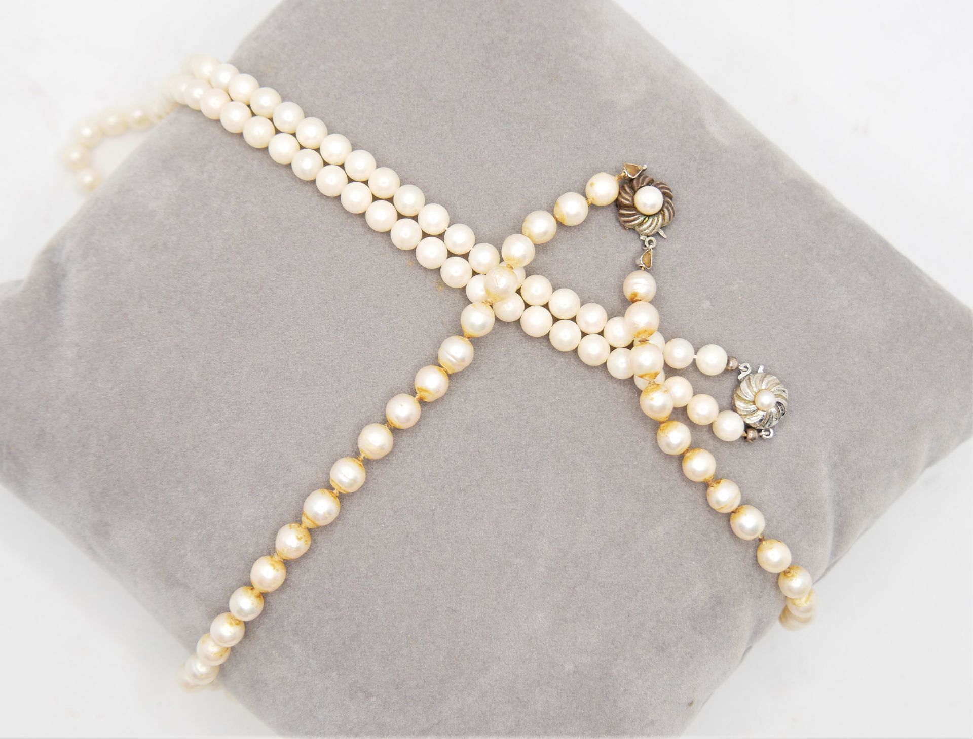 2 Perlenkette mit Silberverschluß. - Bild 2 aus 3