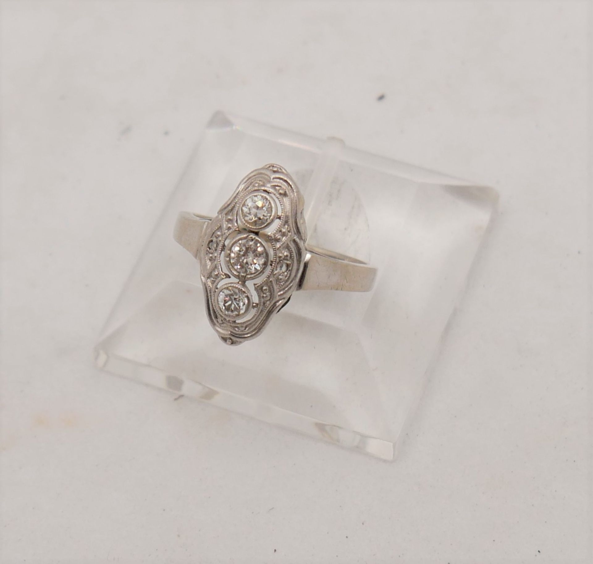 Art Deco Damenring, 585er Weißgold mit 3 Diamanten besetzt. Ringgröße 54. - Bild 4 aus 4