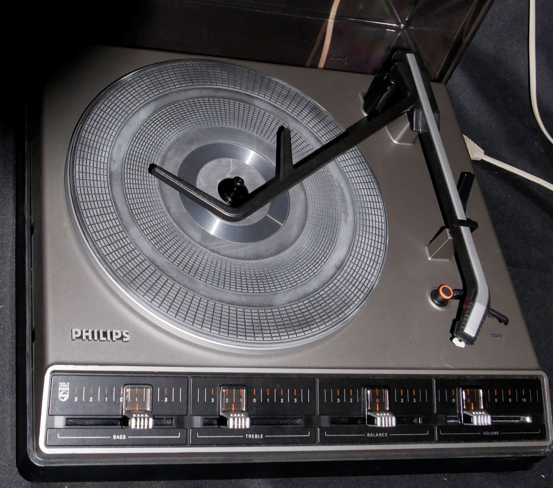 älterer Philips Plattenspieler mit Regelung aus Auflösung - Bild 2 aus 2
