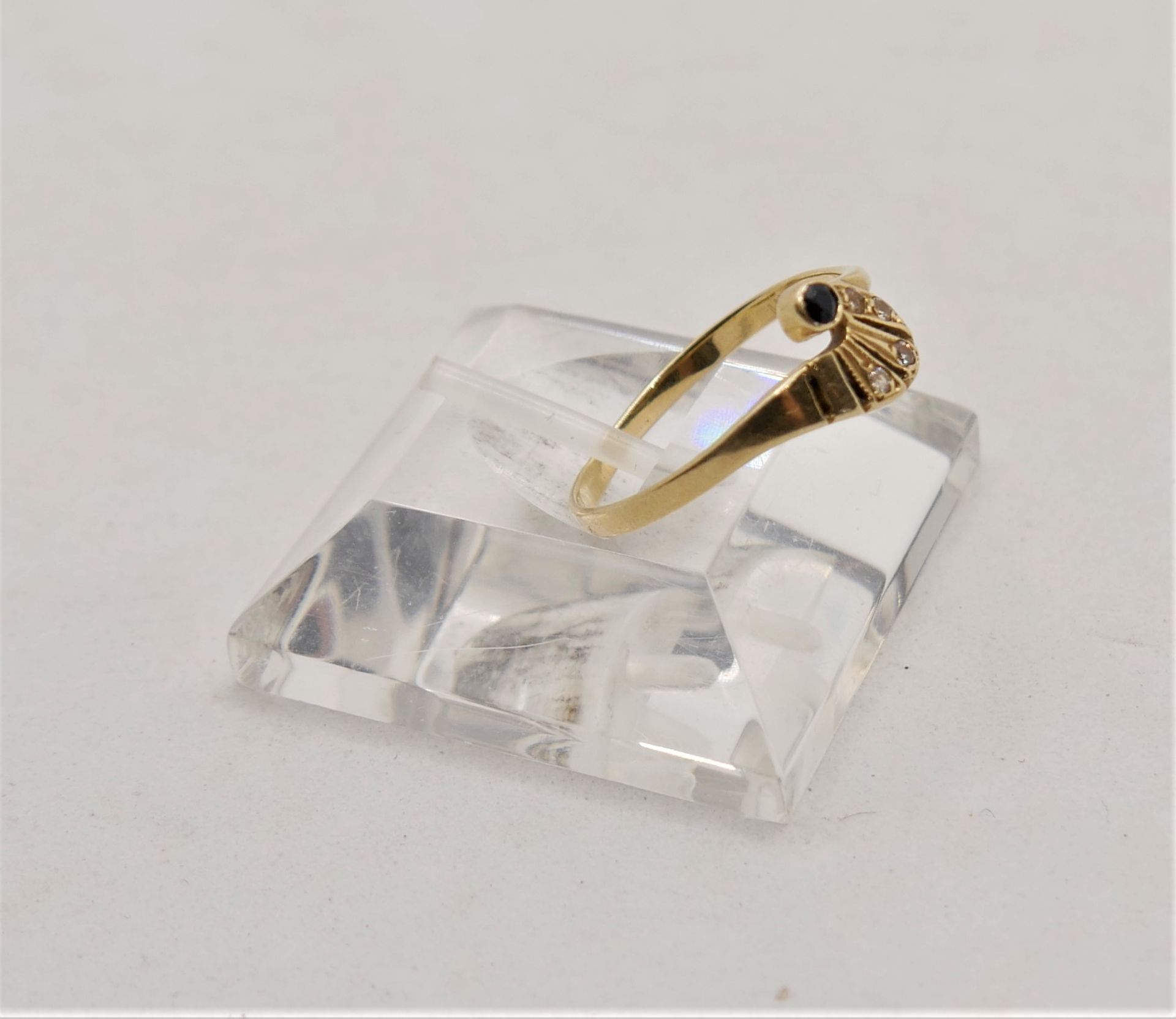 Damenring, 14 ct Gelbgold, mit kleinem Saphir sowie Diamantsplitter. Ringgröße 58 - Bild 2 aus 2