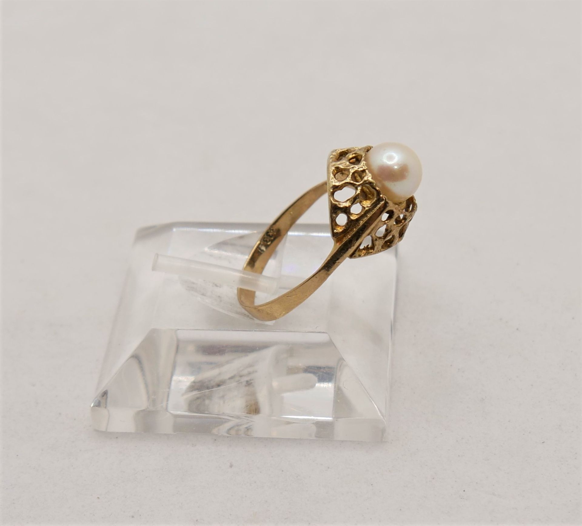 Damenring, 333er Gelbgold, besetzt mit einer Perle. Ringgröße 56,5 - Bild 2 aus 3