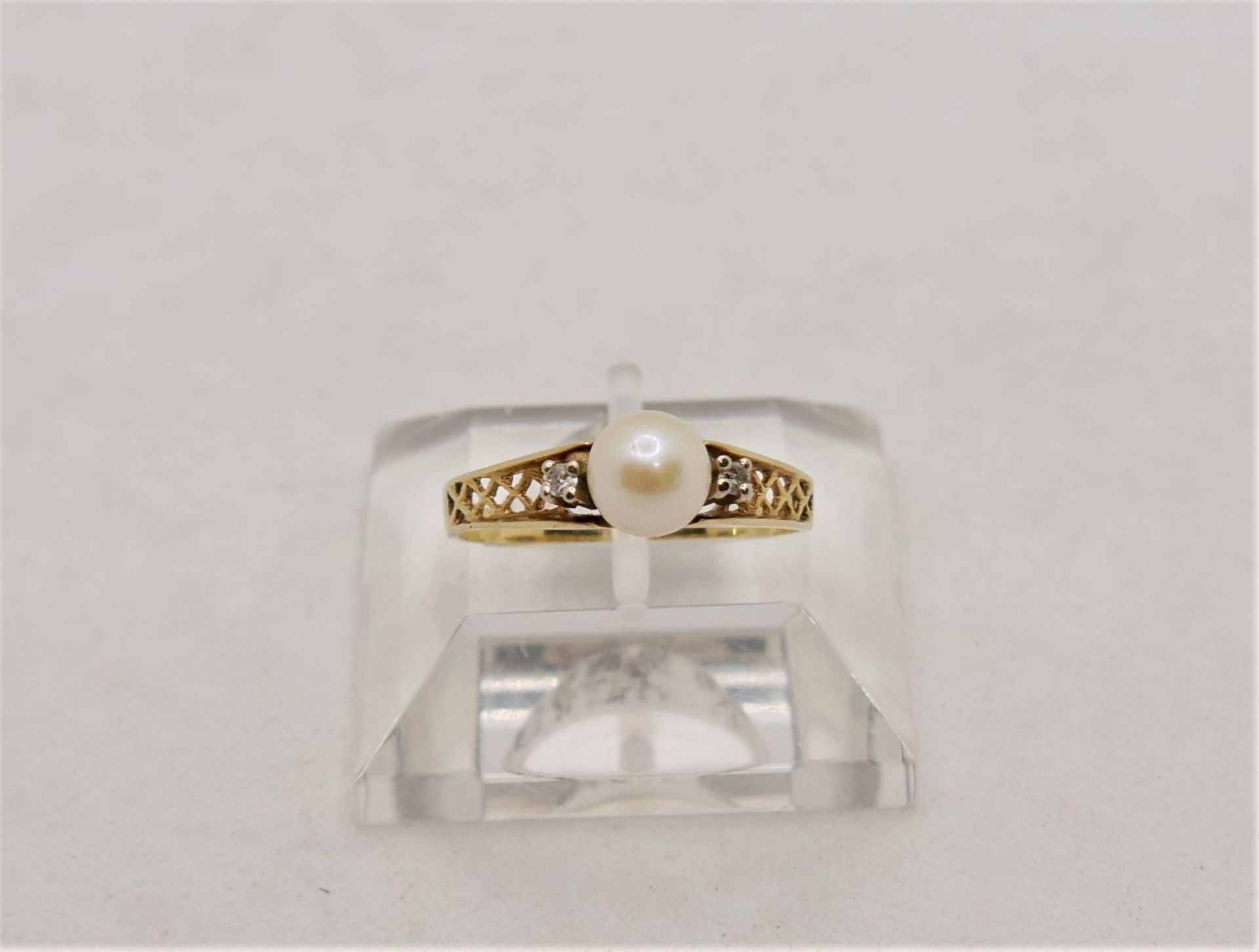 Damenring, 585er Gelbgold, besetzt mit einer Perle sowie 2 Brillianten. Ringgröße 60,5 - Bild 3 aus 3