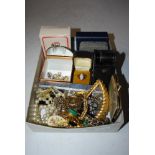 LARGE COLLECTION OF ASSORTED COSTUME JEWELLERY TO INCLUDE GILT METAL DRESS RING SET WITH PASTE