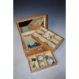 MODERN JEWELLERY BOX CONTAINING LARGE COLLECTION OF ASSORTED COSTUME JEWELLERY, RINGS, BROOCHES,