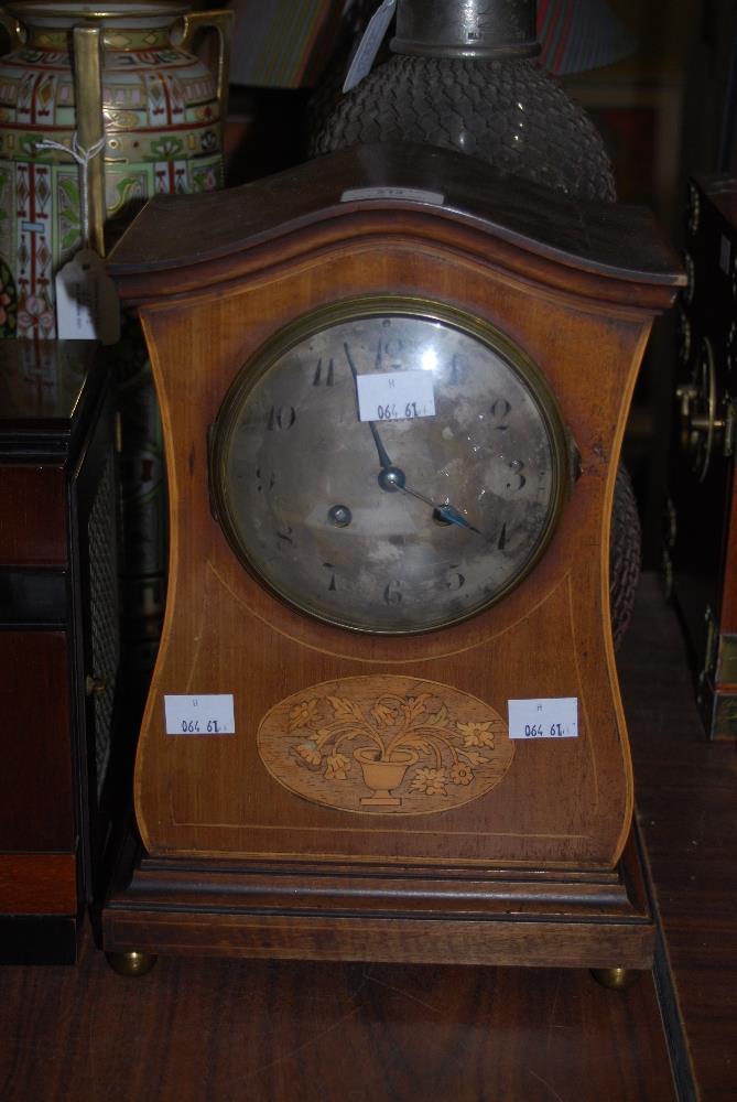 EDWARDIAN MAHOGANY AND MARQUETRY INLAID DOME TOP MANTEL CLOCK WITH SILVERED ARABIC NUMERAL DIAL