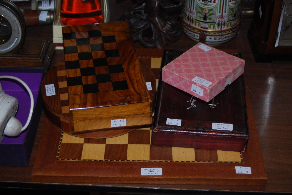 VINTAGE MAHJONG SET, OLIVE WOOD FOLDING CHESS BOARD CONTAINING ASSORTED CHESS PIECES, CIRCULAR CHESS