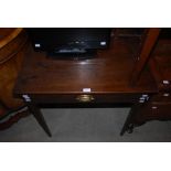 19TH CENTURY MAHOGANY SIDE TABLE WITH SINGLE DRAWER ON SQUARE TAPERED LEGS