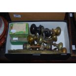 BOX OF ASSORTED LATE 19TH CENTURY AND LATE DOOR KNOBS, FINGER PLATES ETC